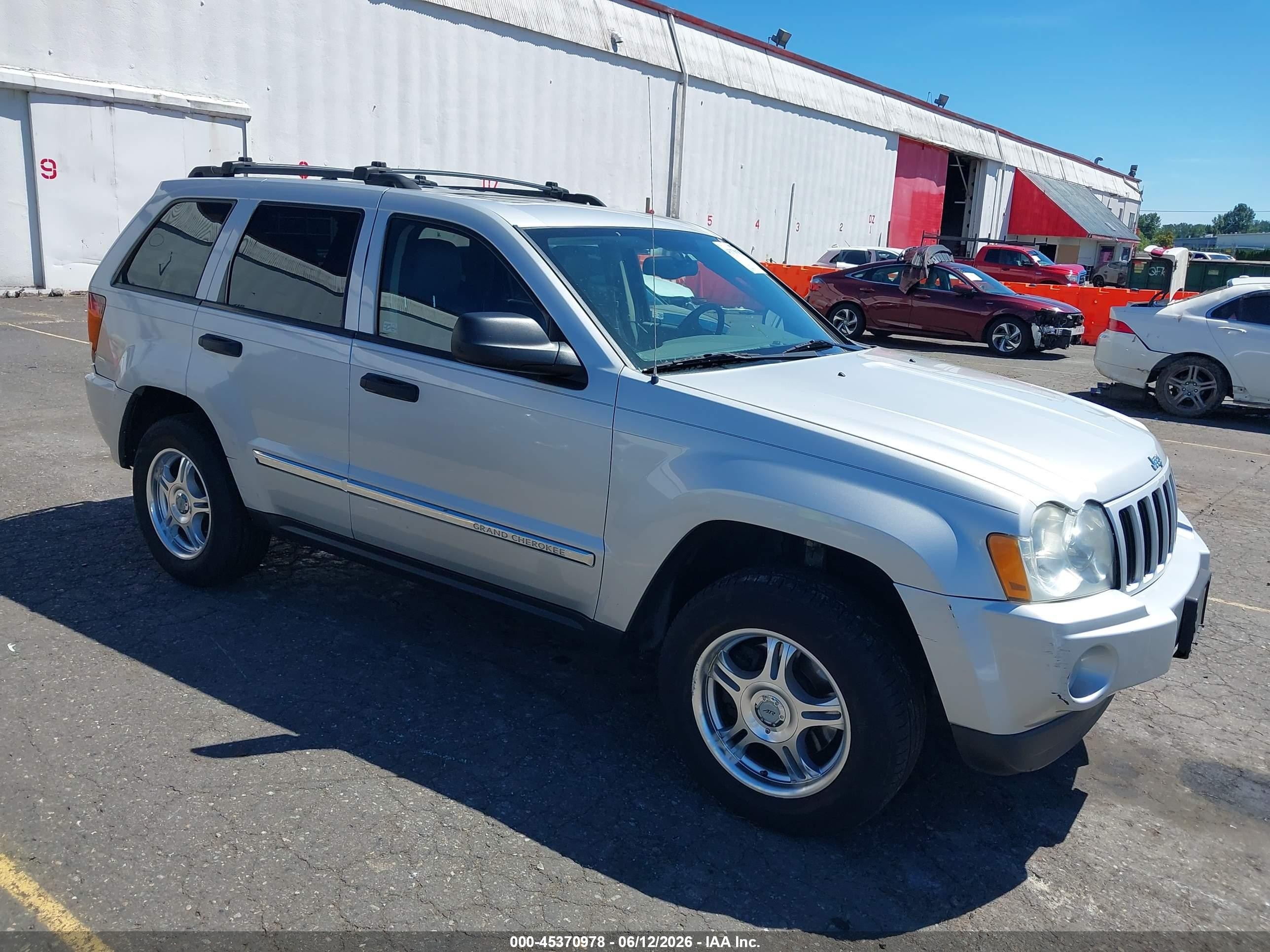 2005 Jeep Grand Cherokee Laredo Gray vin: 1J4GR48K45C653576