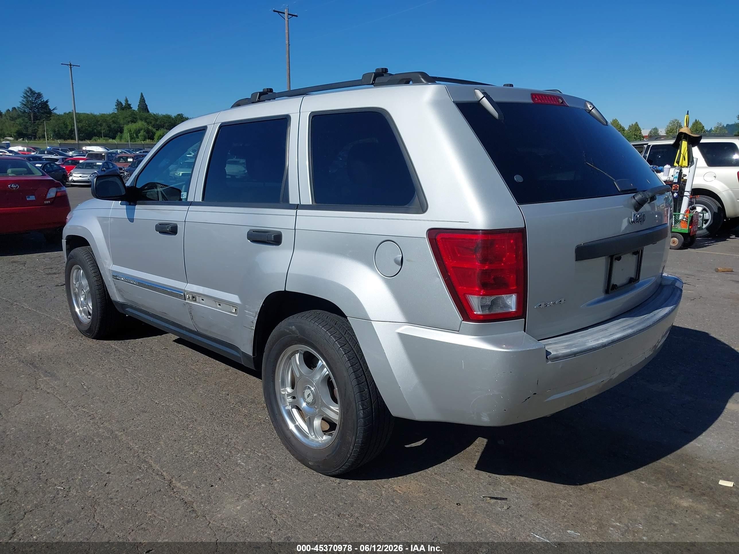 2005 Jeep Grand Cherokee Laredo Gray vin: 1J4GR48K45C653576