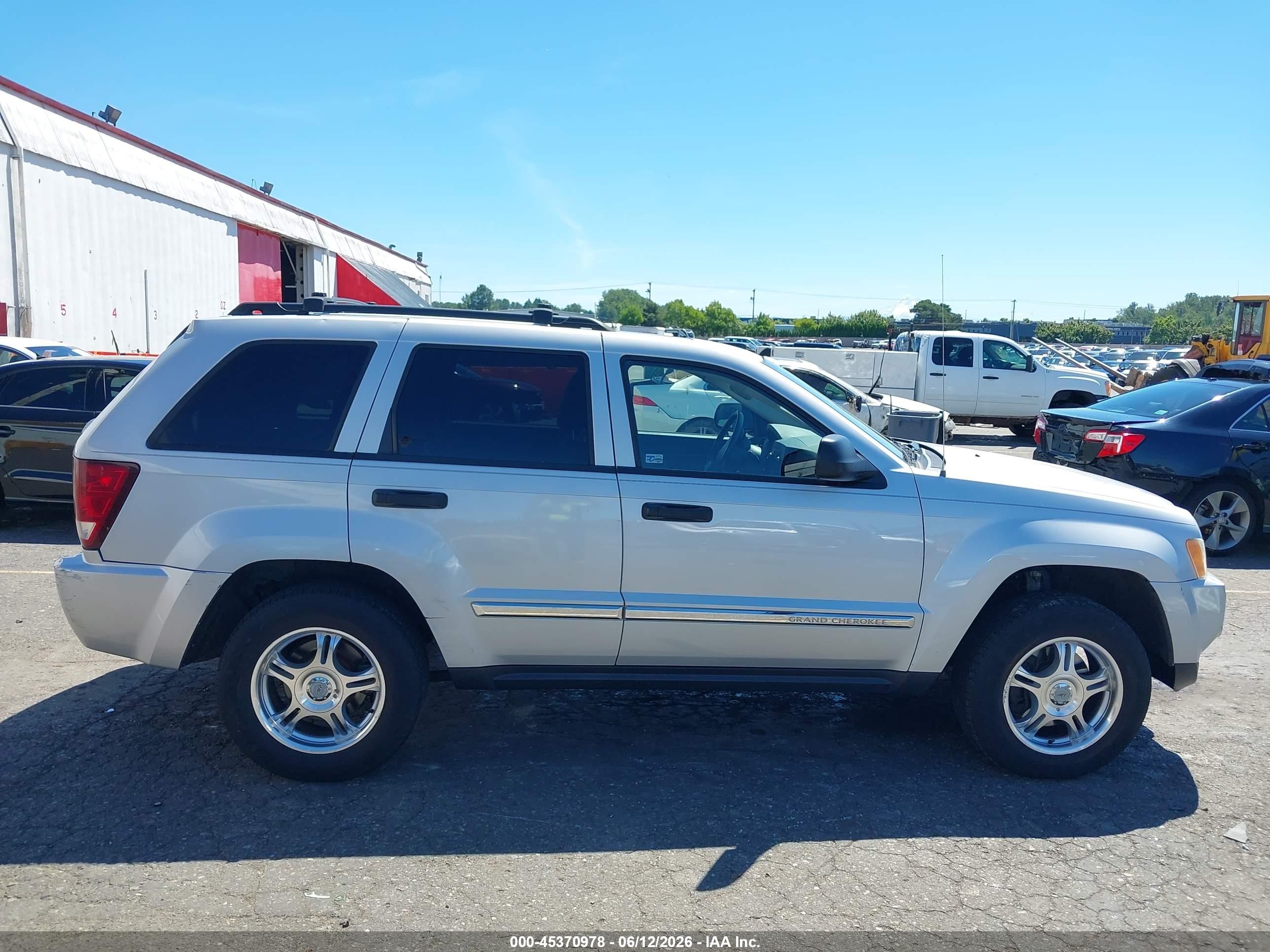 2005 Jeep Grand Cherokee Laredo Gray vin: 1J4GR48K45C653576
