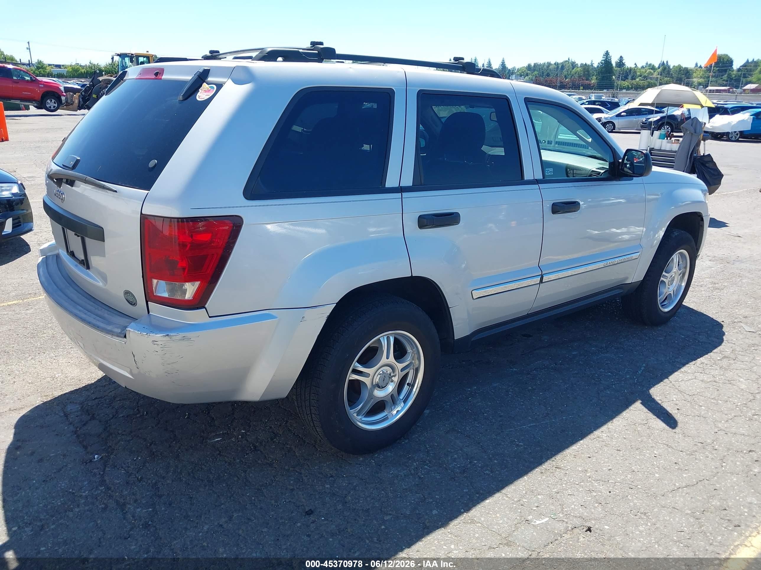 2005 Jeep Grand Cherokee Laredo Gray vin: 1J4GR48K45C653576