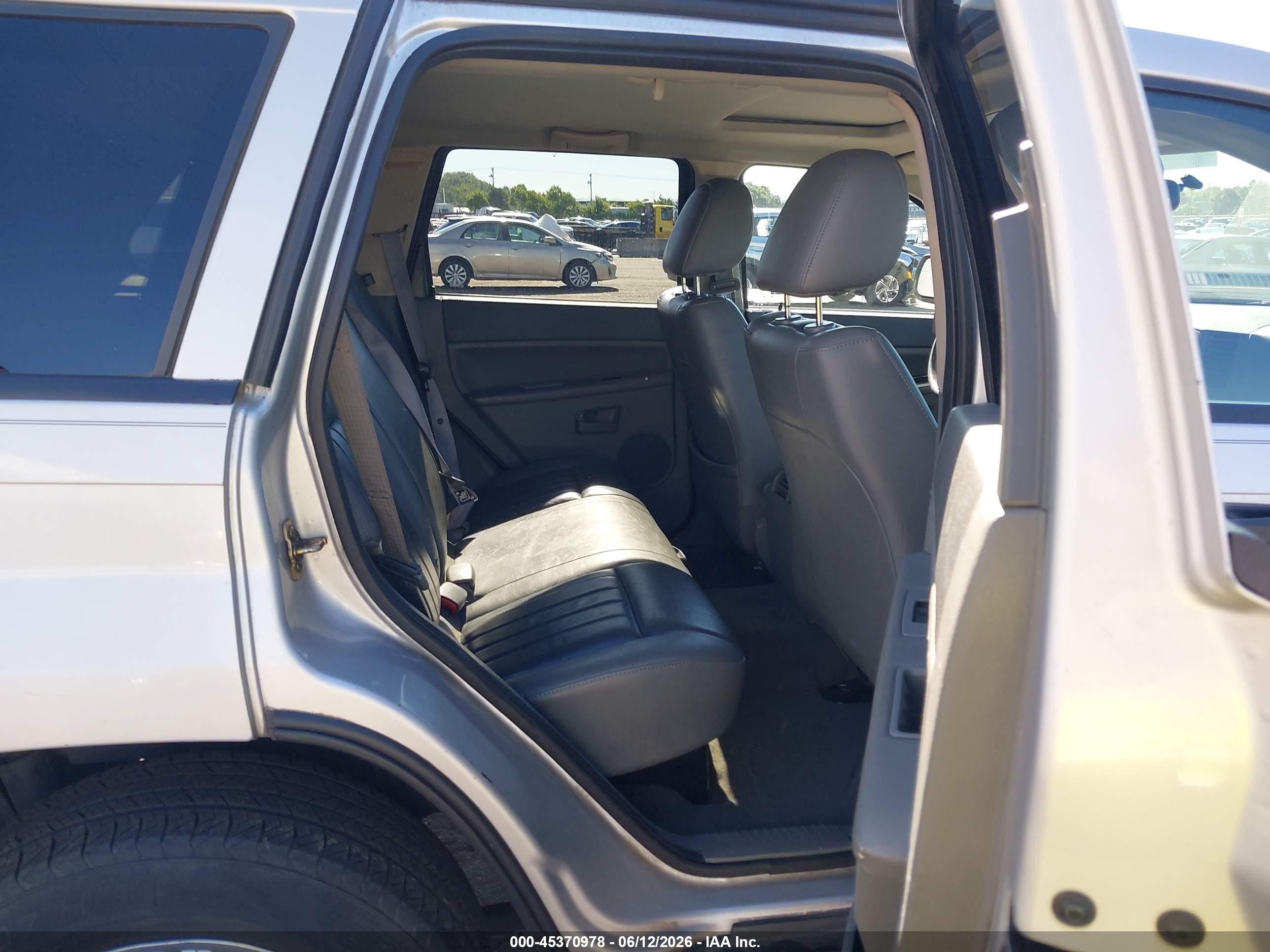 2005 Jeep Grand Cherokee Laredo Gray vin: 1J4GR48K45C653576