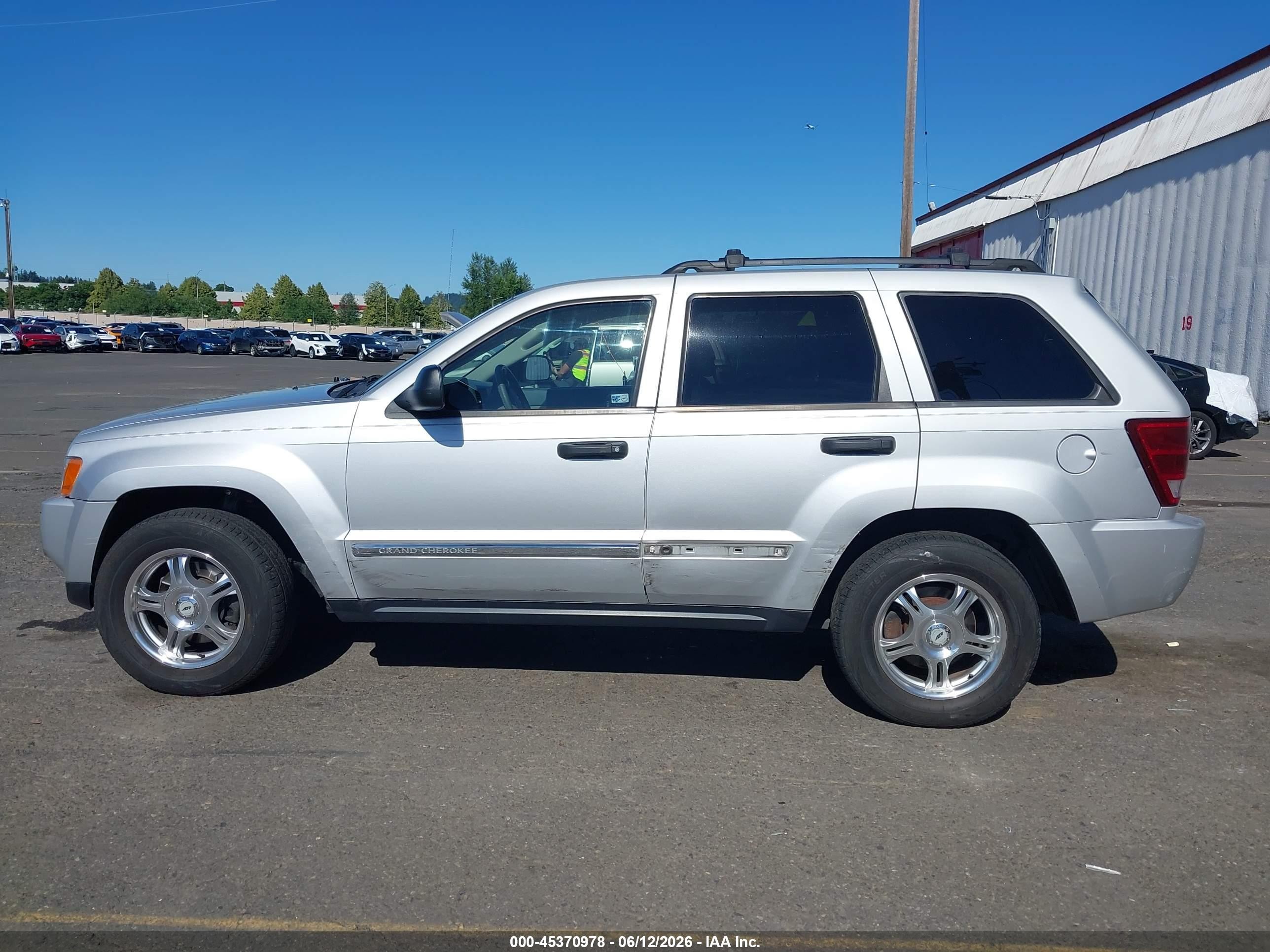 2005 Jeep Grand Cherokee Laredo Gray vin: 1J4GR48K45C653576