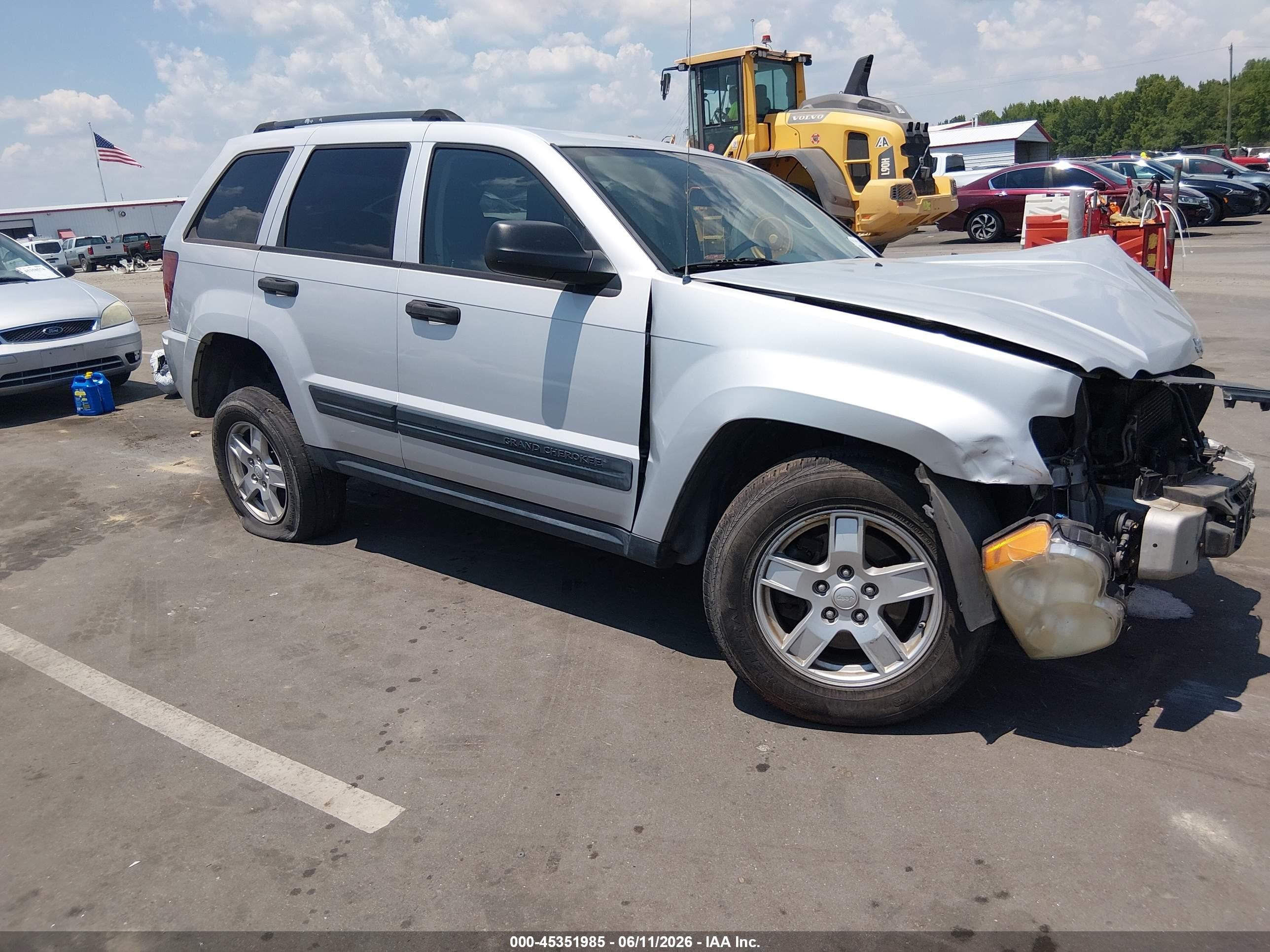 2005 Jeep Grand Cherokee Laredo Silver vin: 1J4GR48K45C680728