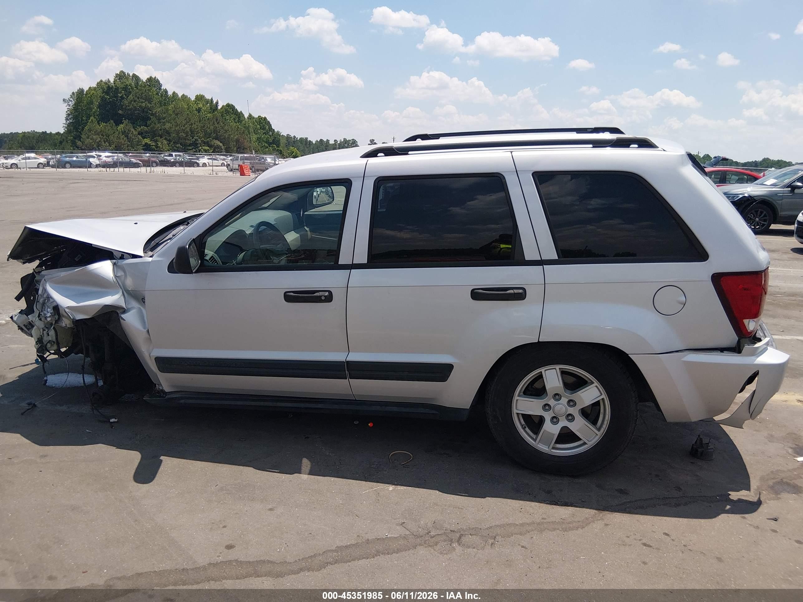 2005 Jeep Grand Cherokee Laredo Silver vin: 1J4GR48K45C680728