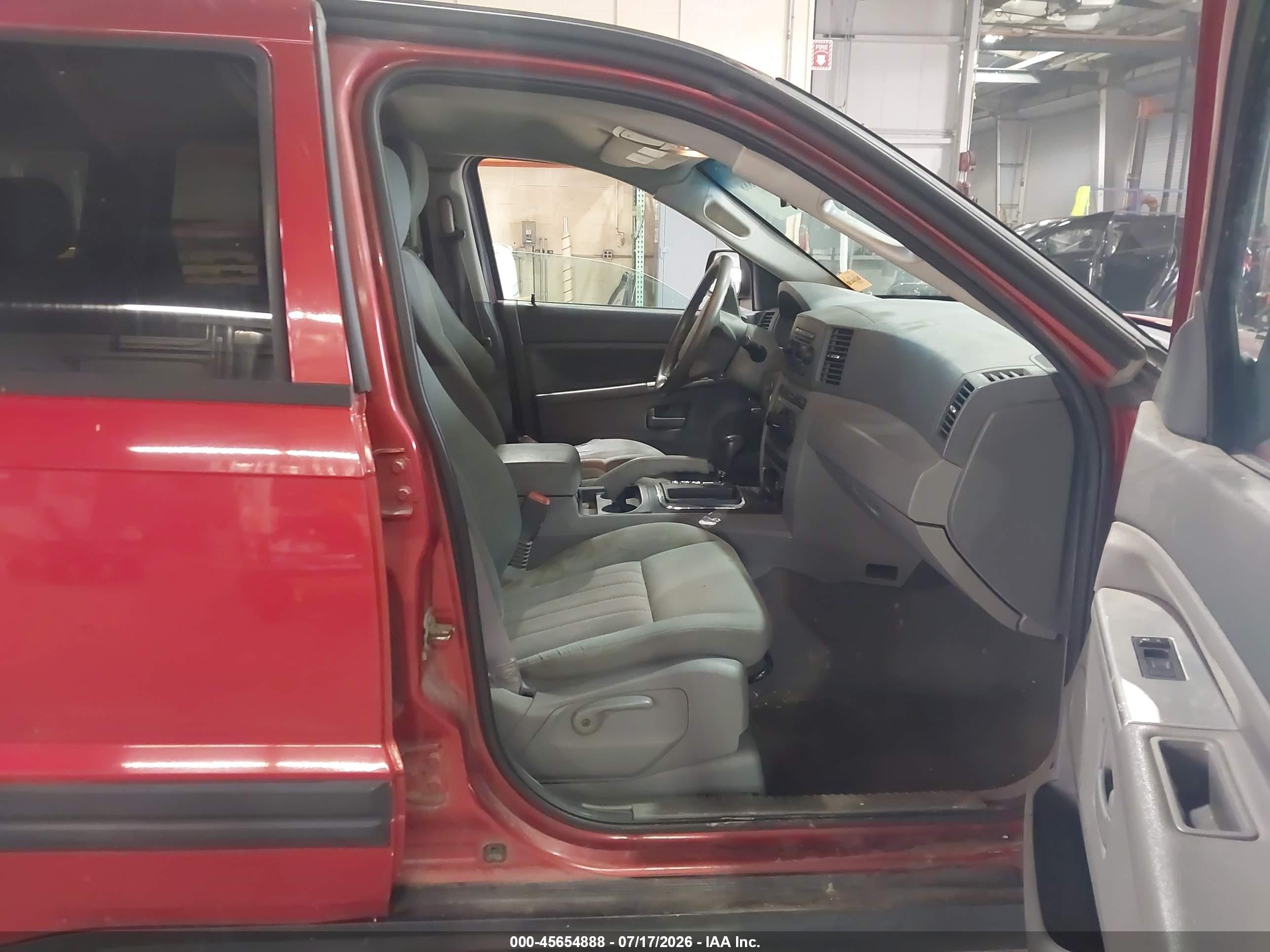 2005 Jeep Grand Cherokee Laredo Red vin: 1J4GR48K55C535987