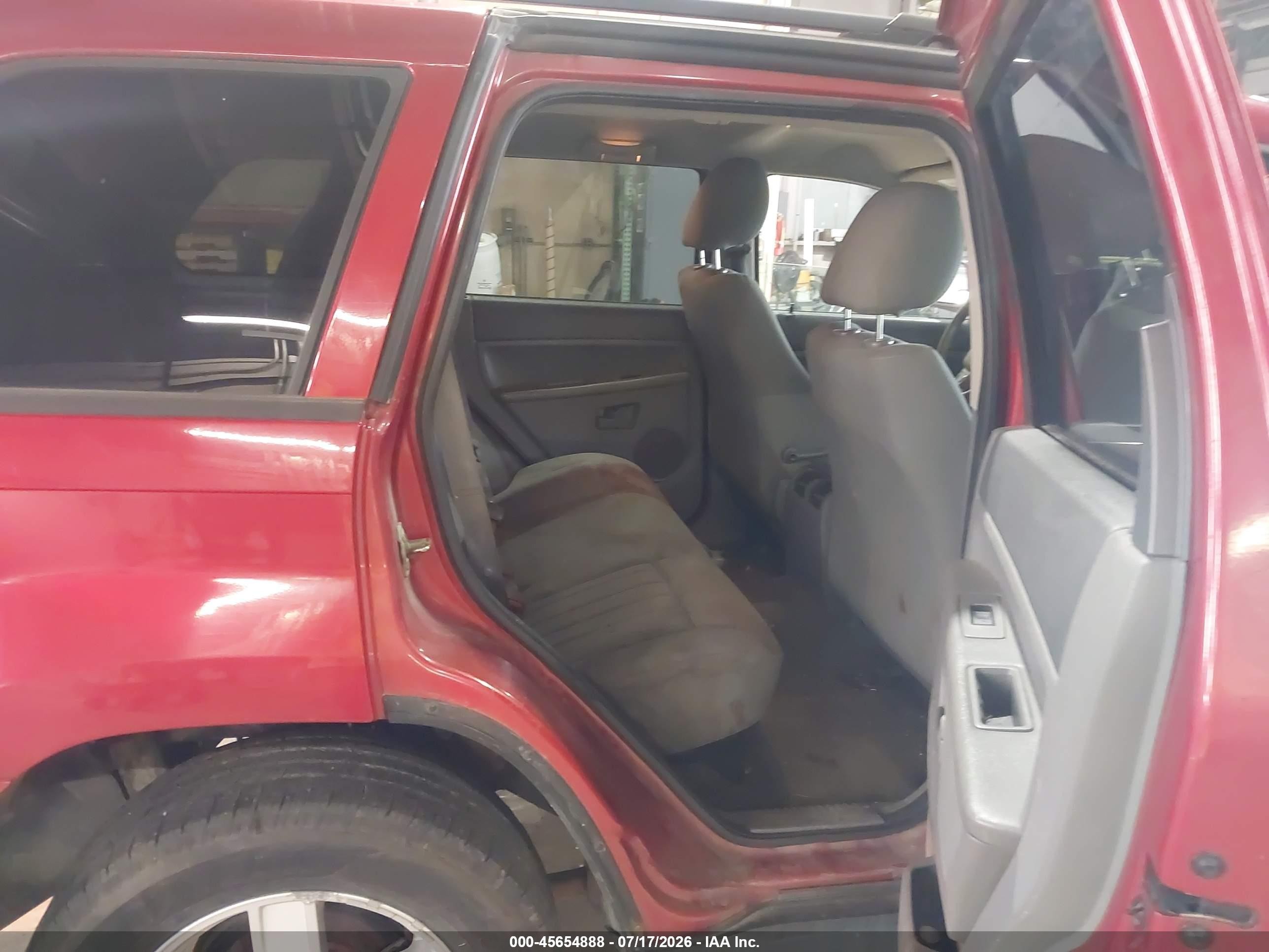 2005 Jeep Grand Cherokee Laredo Red vin: 1J4GR48K55C535987