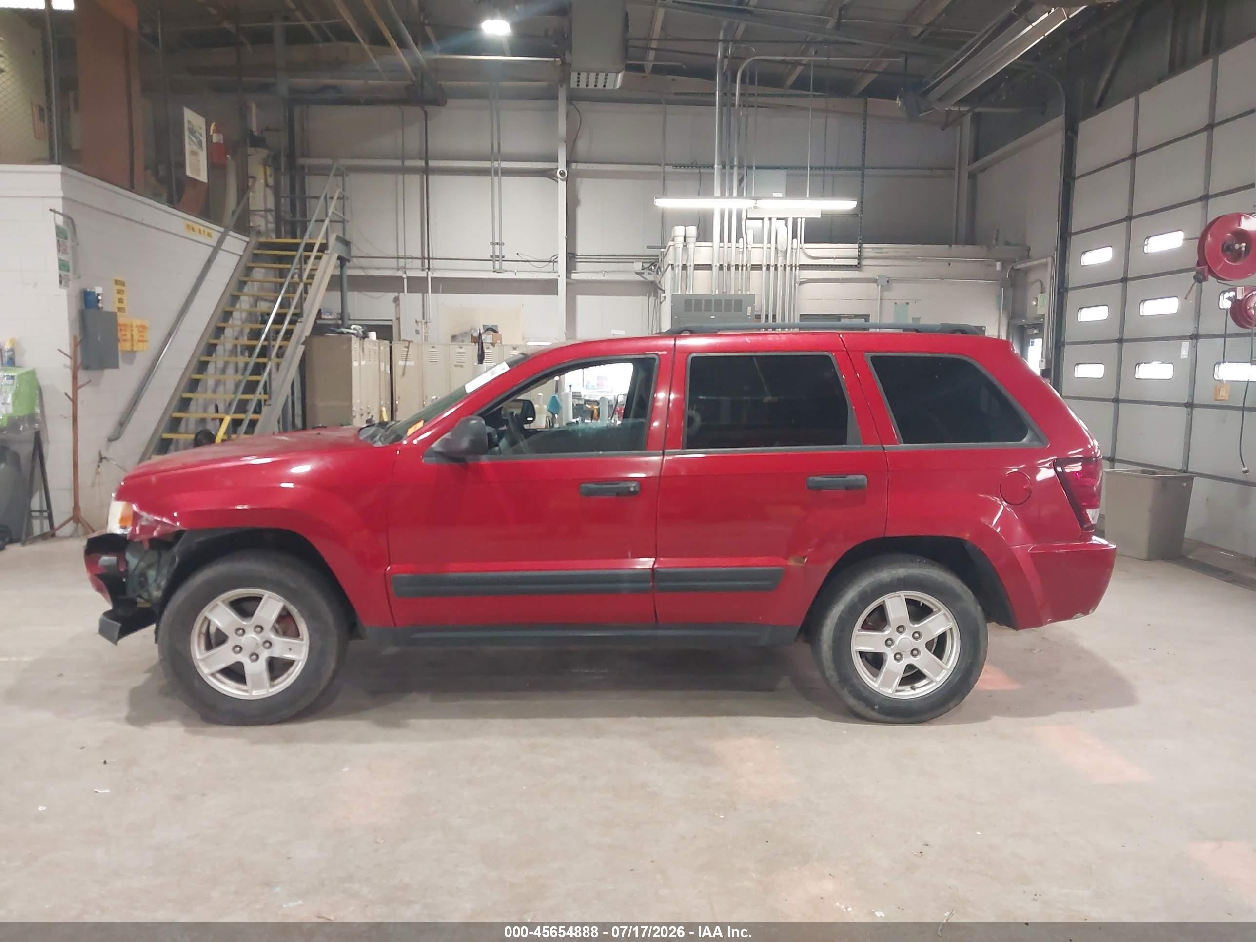 2005 Jeep Grand Cherokee Laredo Red vin: 1J4GR48K55C535987