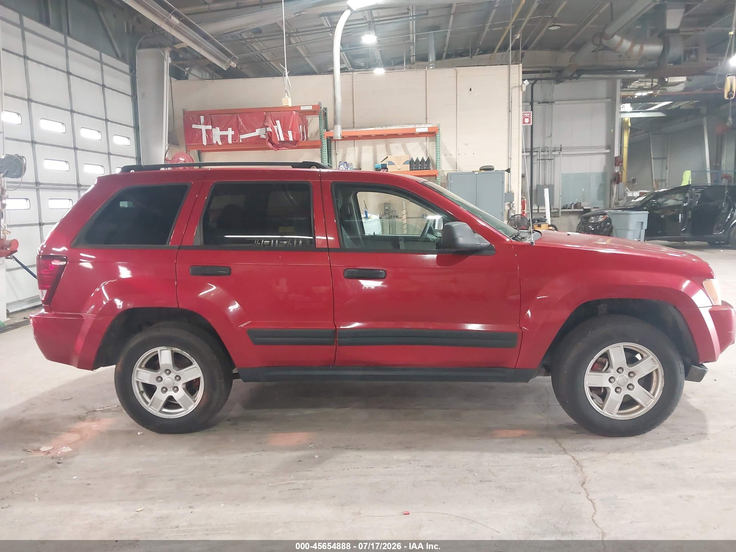 2005 Jeep Grand Cherokee Laredo Red vin: 1J4GR48K55C535987