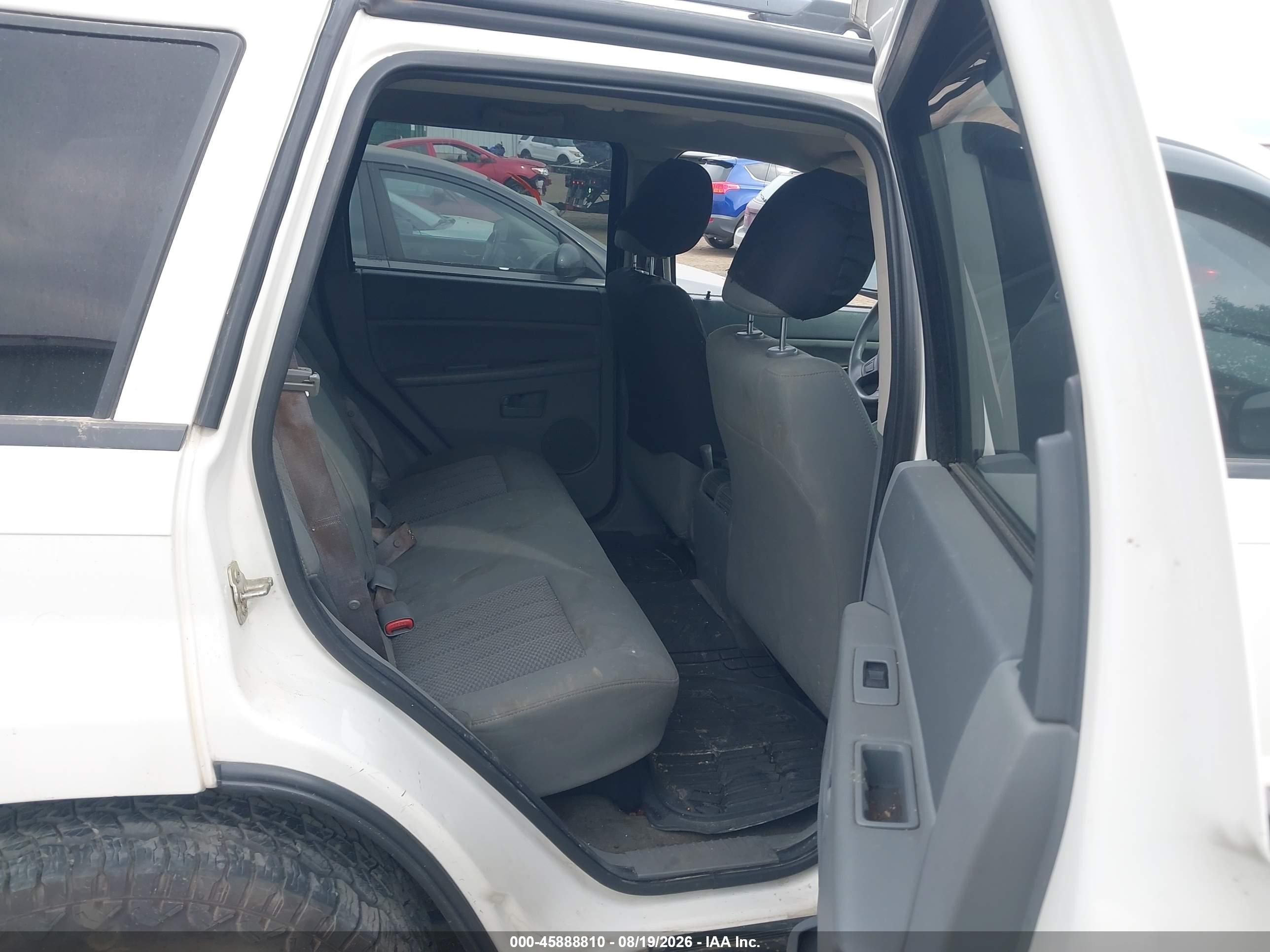 2005 Jeep Grand Cherokee Laredo White vin: 1J4GR48K55C707399
