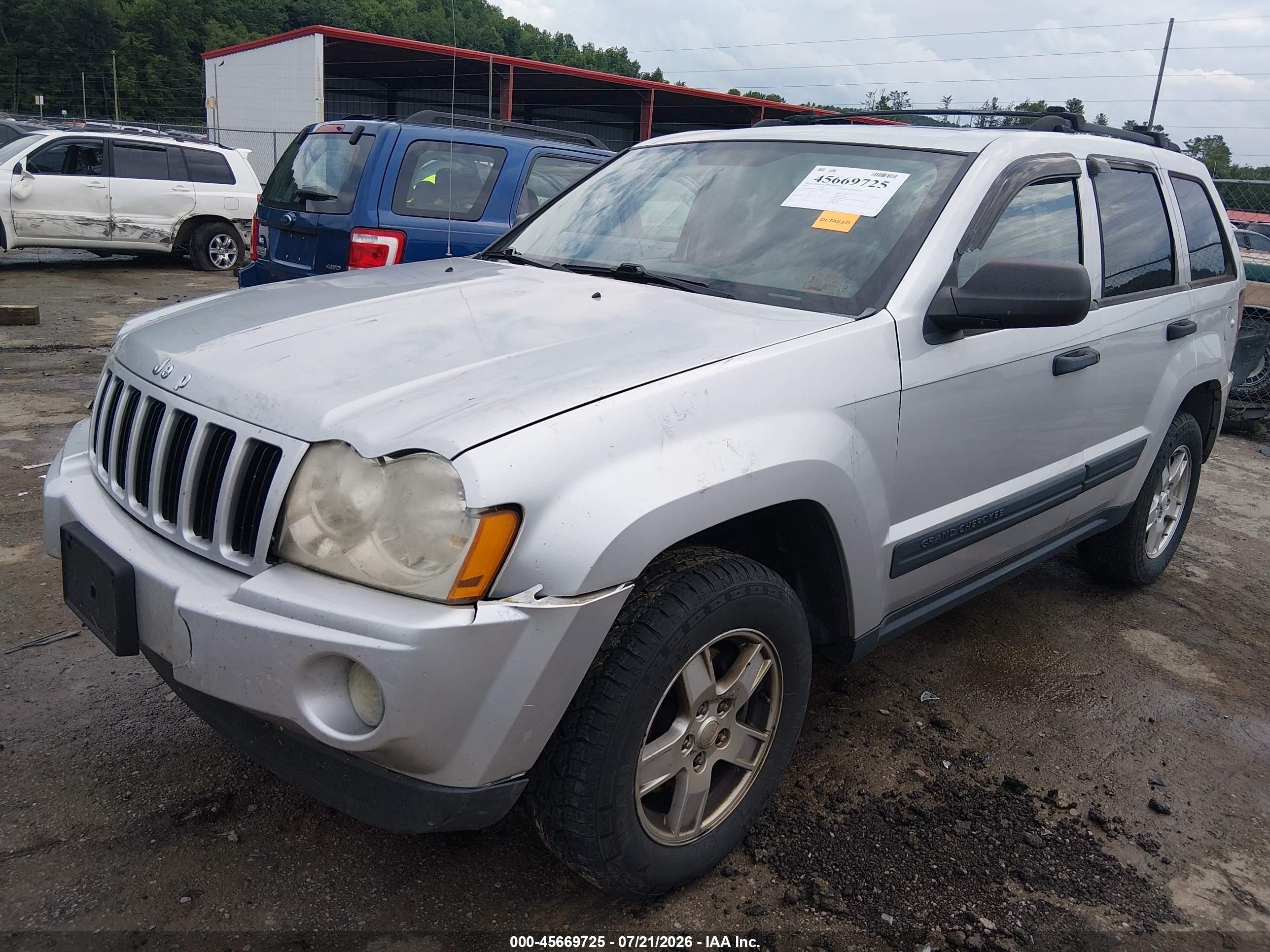 2005 Jeep Grand Cherokee Laredo Silver vin: 1J4GR48K75C509195