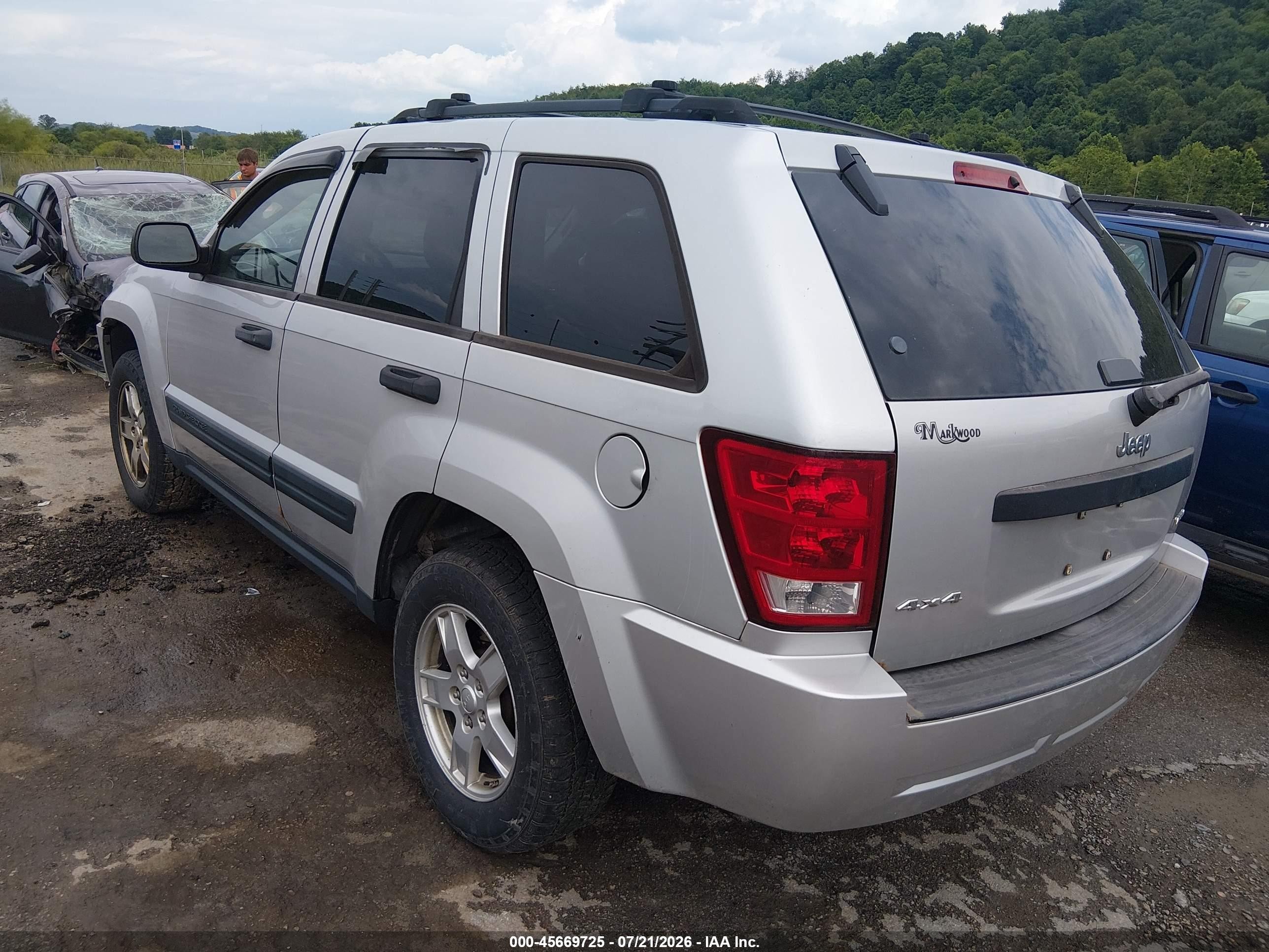 2005 Jeep Grand Cherokee Laredo Silver vin: 1J4GR48K75C509195