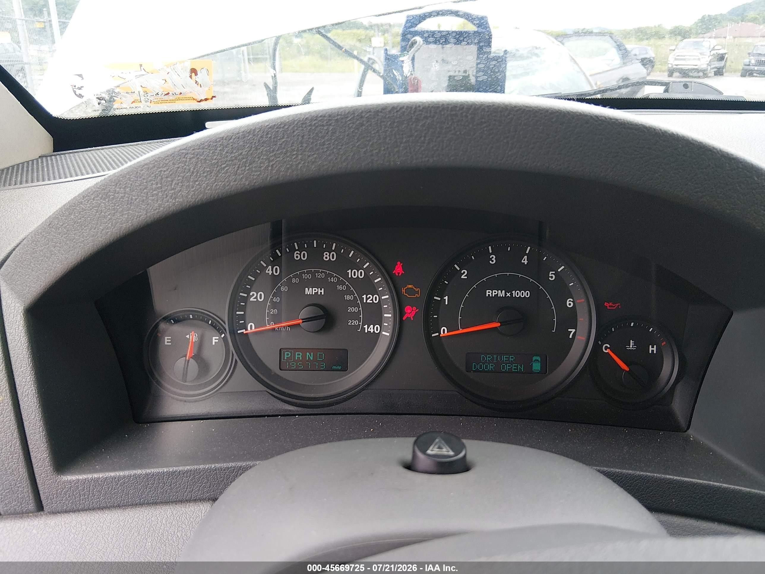 2005 Jeep Grand Cherokee Laredo Silver vin: 1J4GR48K75C509195