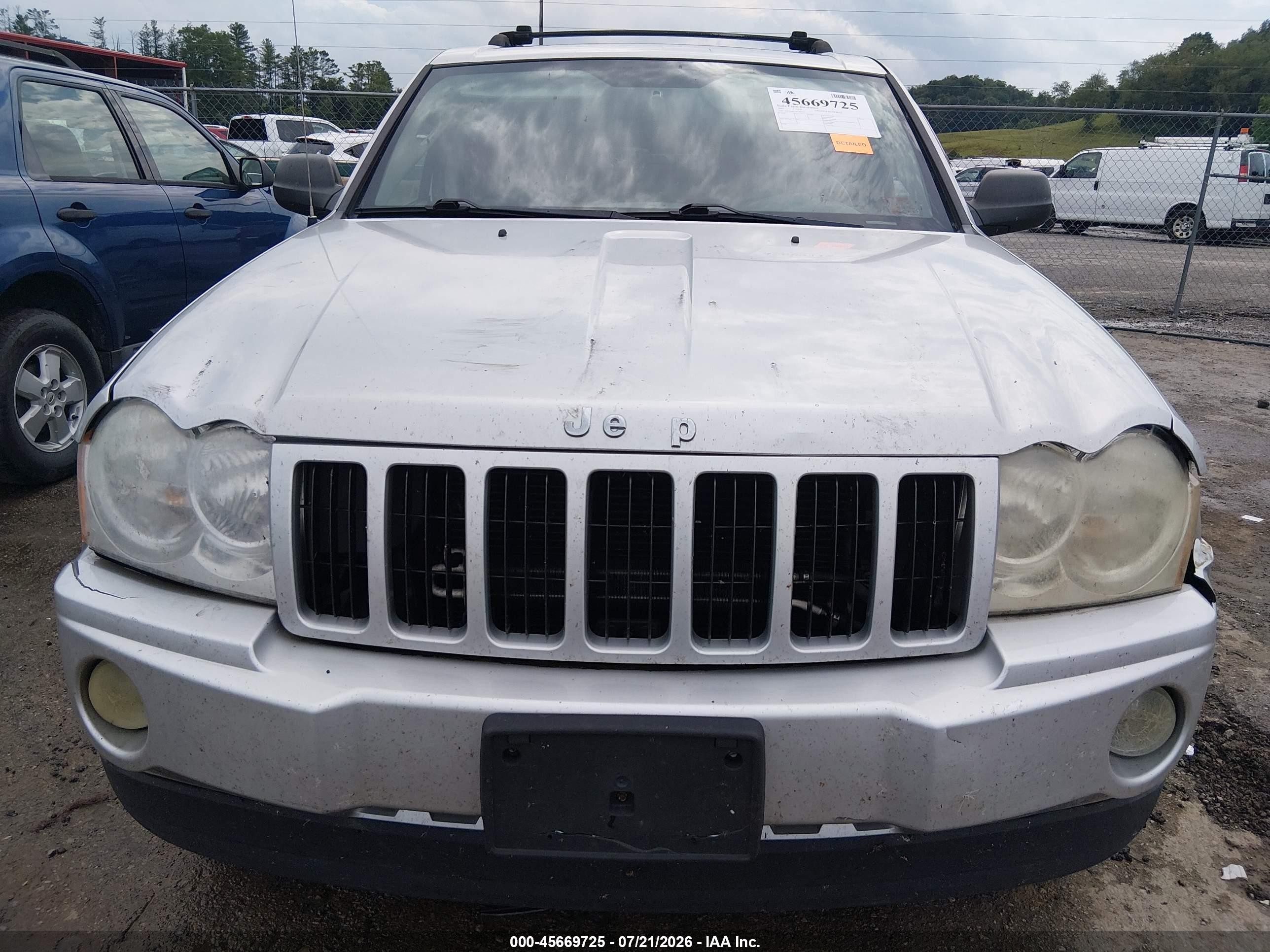 2005 Jeep Grand Cherokee Laredo Silver vin: 1J4GR48K75C509195