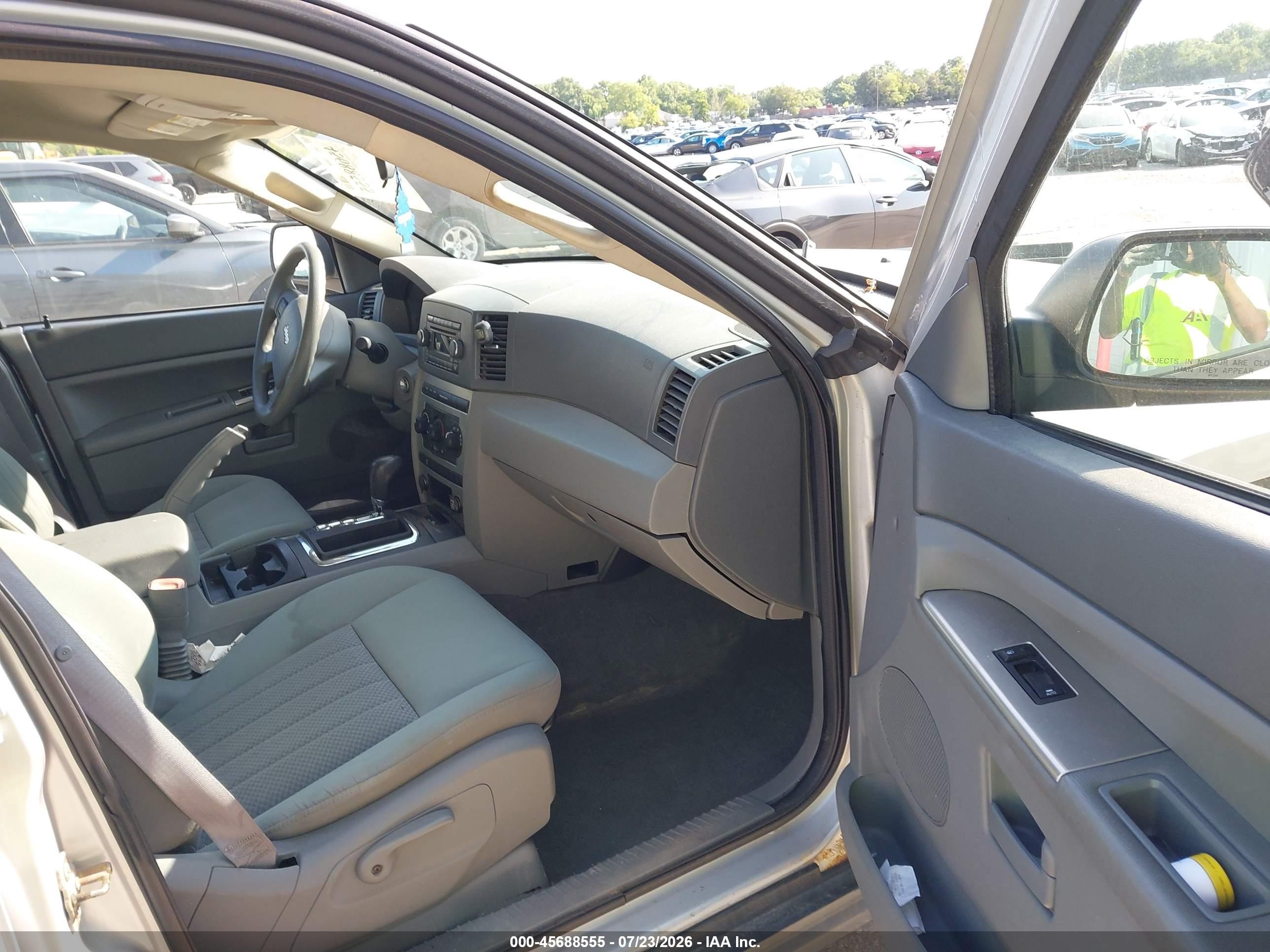 2006 Jeep Grand Cherokee Laredo Серебряный vin: 1J4GR48K76C255926