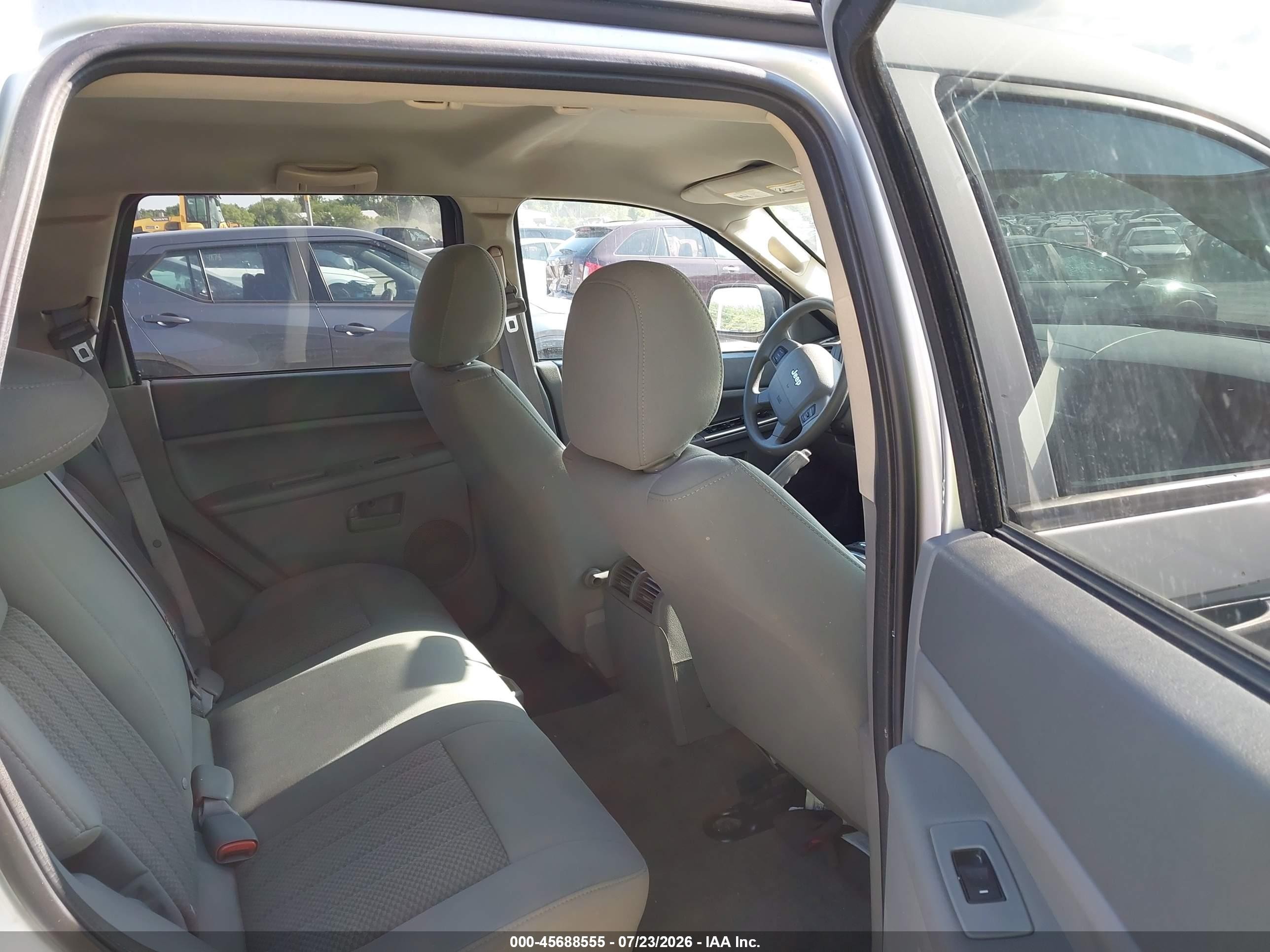 2006 Jeep Grand Cherokee Laredo Серебряный vin: 1J4GR48K76C255926