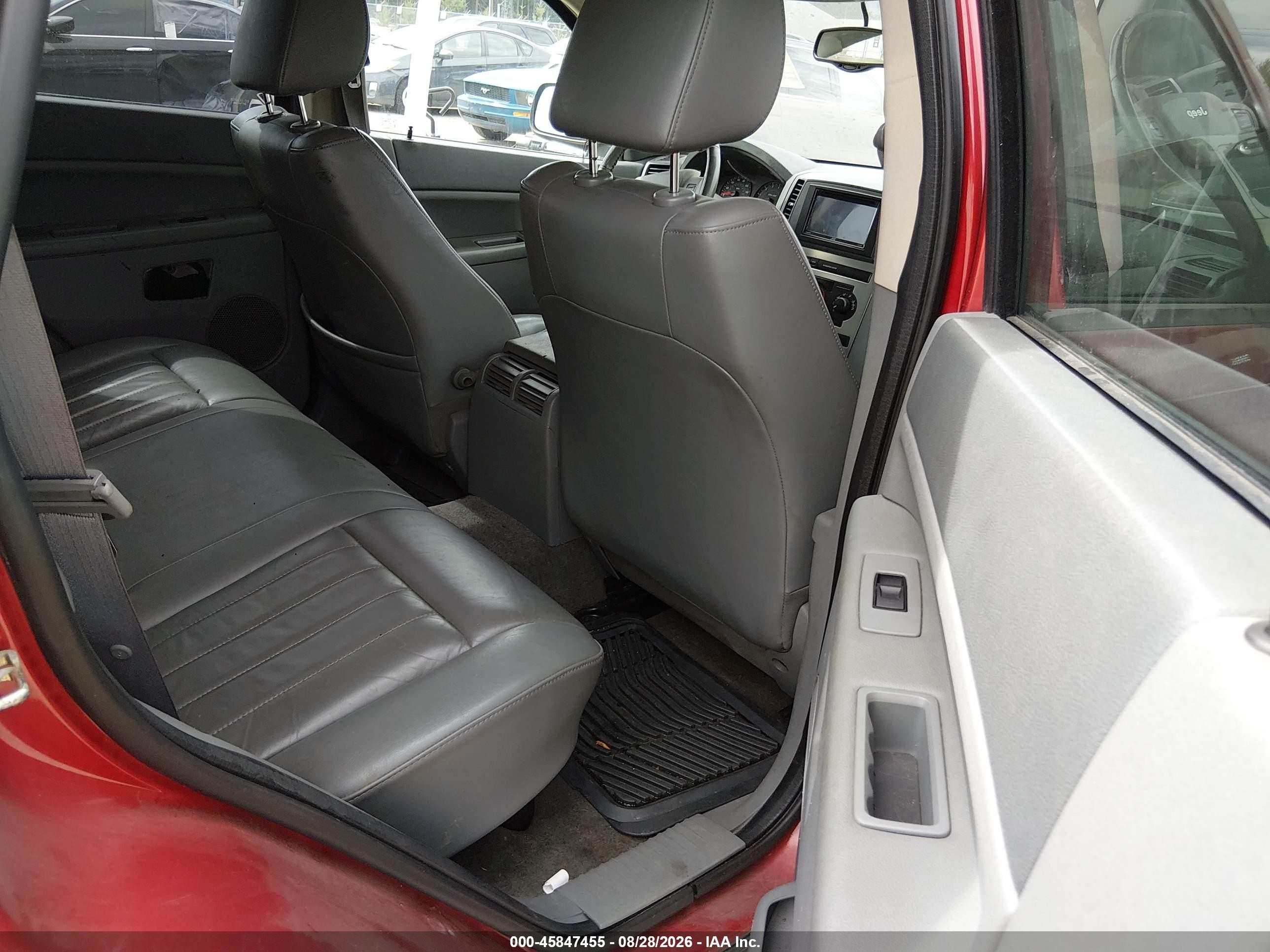 2005 Jeep Grand Cherokee Laredo Burgundy vin: 1J4GR48K85C504216