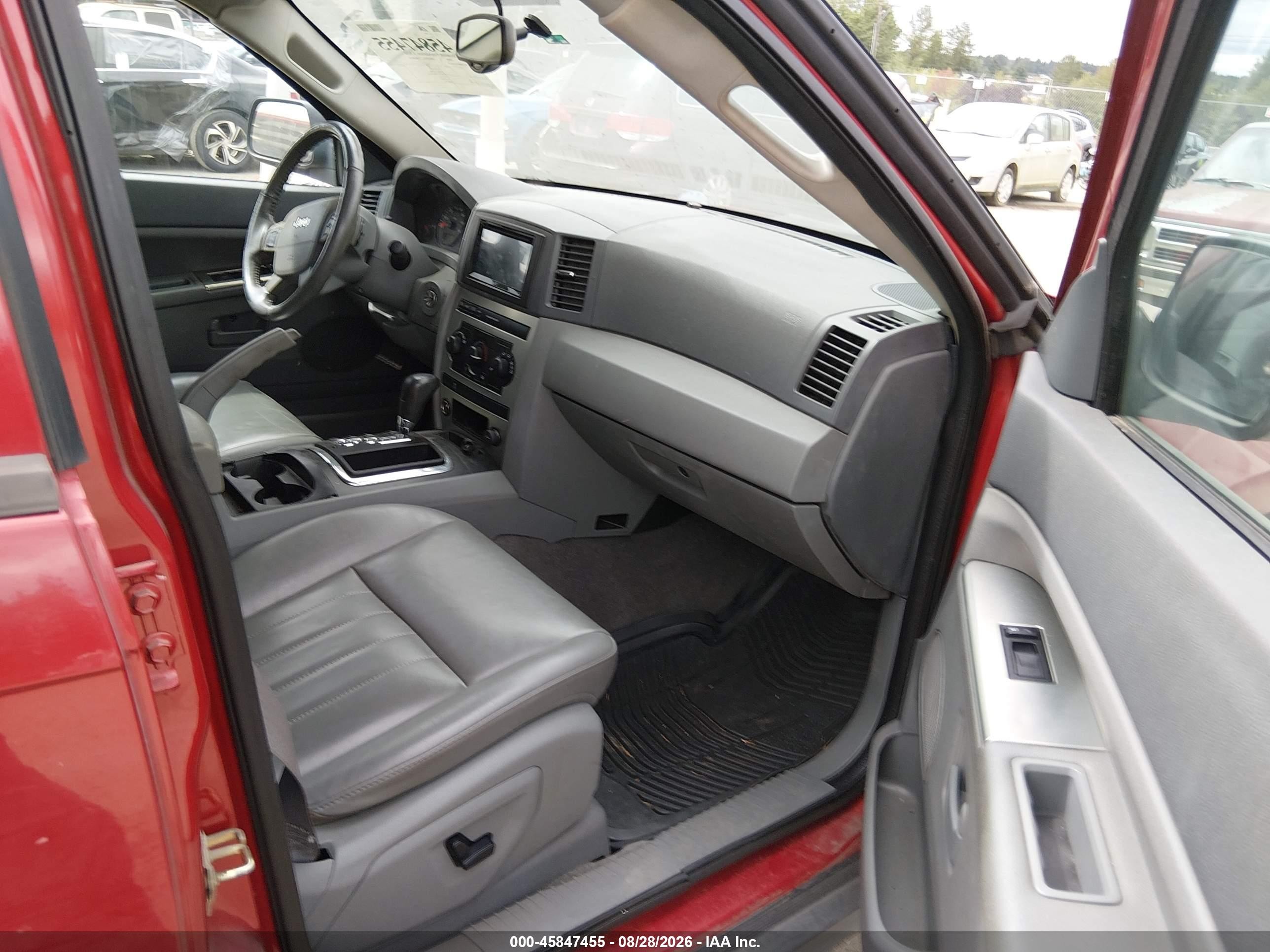 2005 Jeep Grand Cherokee Laredo Burgundy vin: 1J4GR48K85C504216