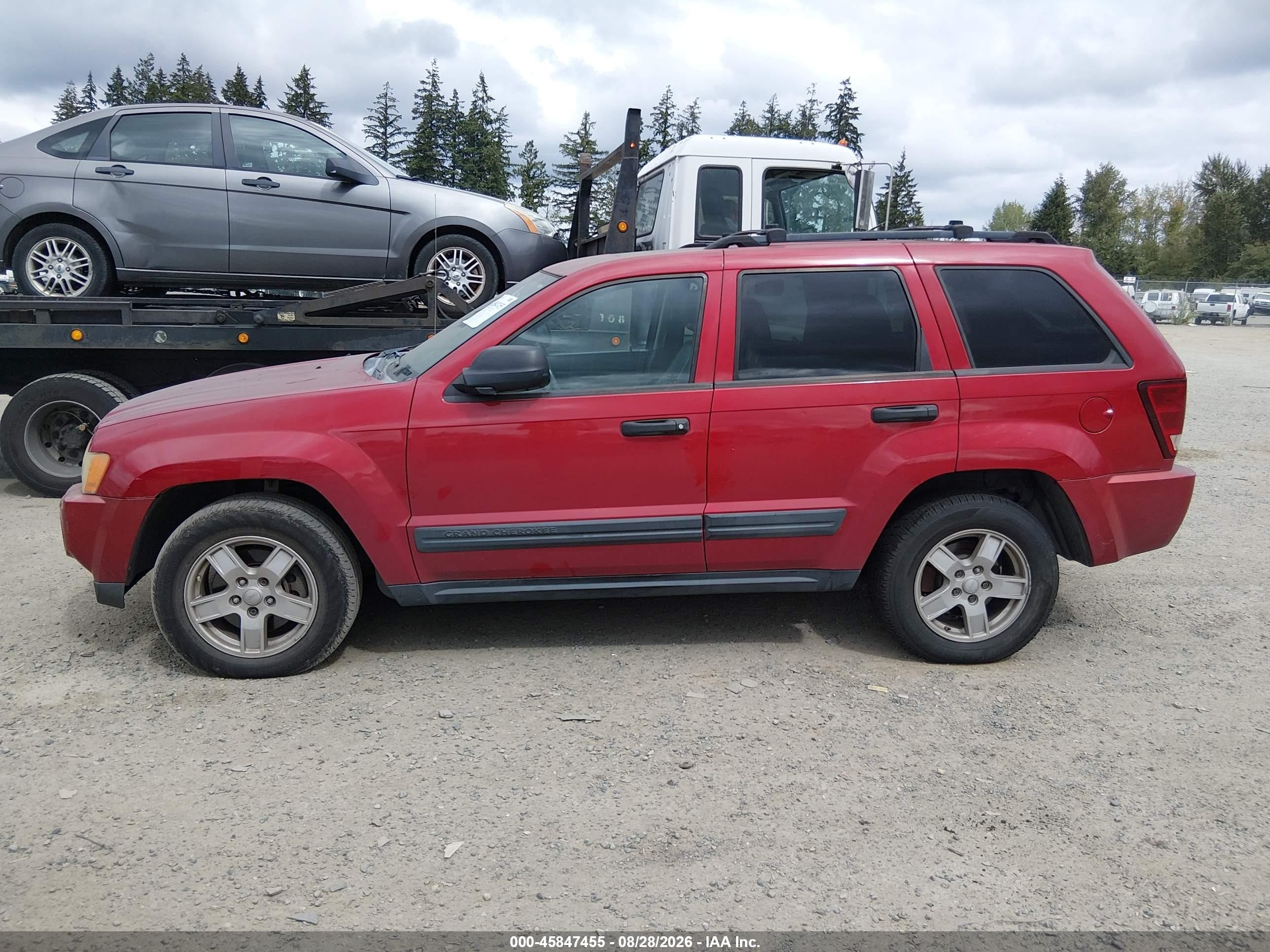 2005 Jeep Grand Cherokee Laredo Burgundy vin: 1J4GR48K85C504216