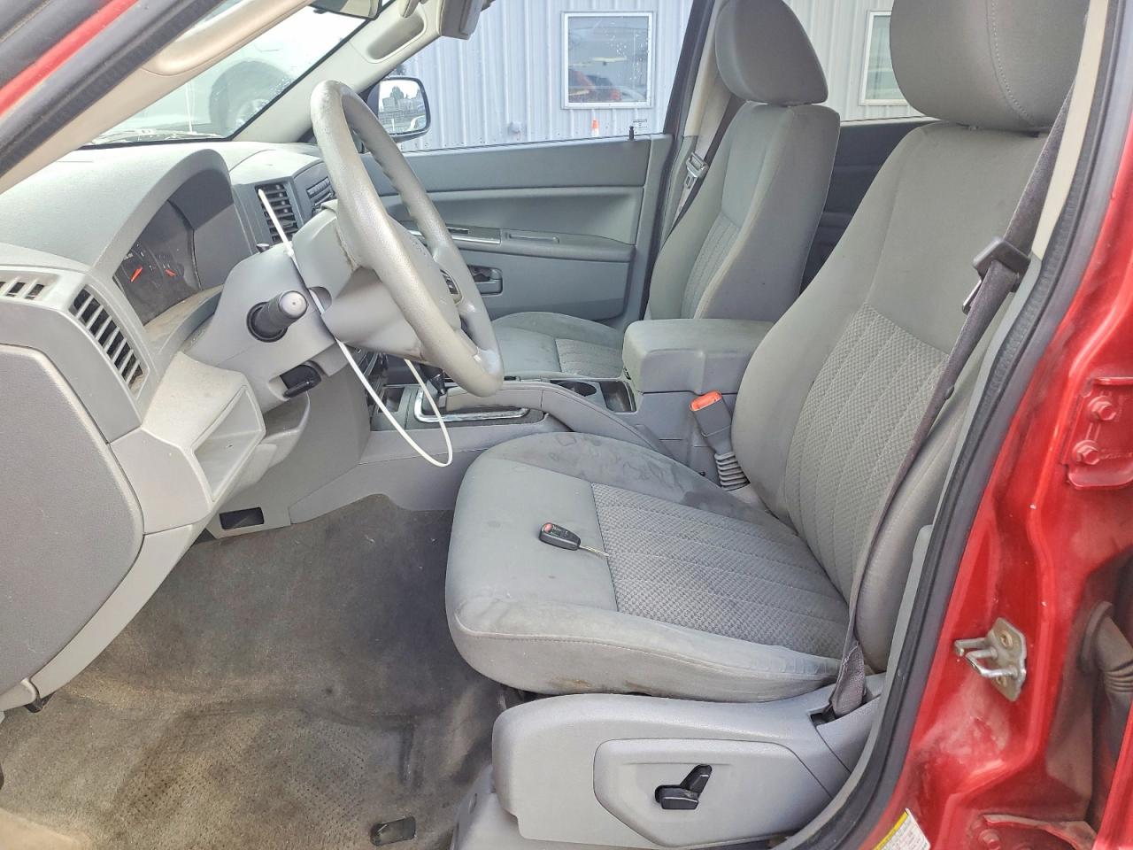 2005 Jeep Grand Cherokee Laredo Red vin: 1J4GR48K85C561029