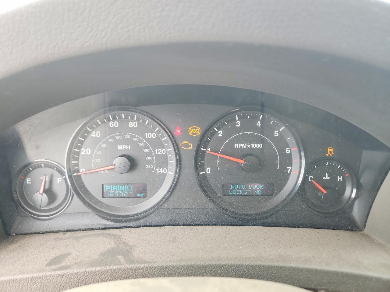 2005 Jeep Grand Cherokee Laredo Tan vin: 1J4GR48K85C640703
