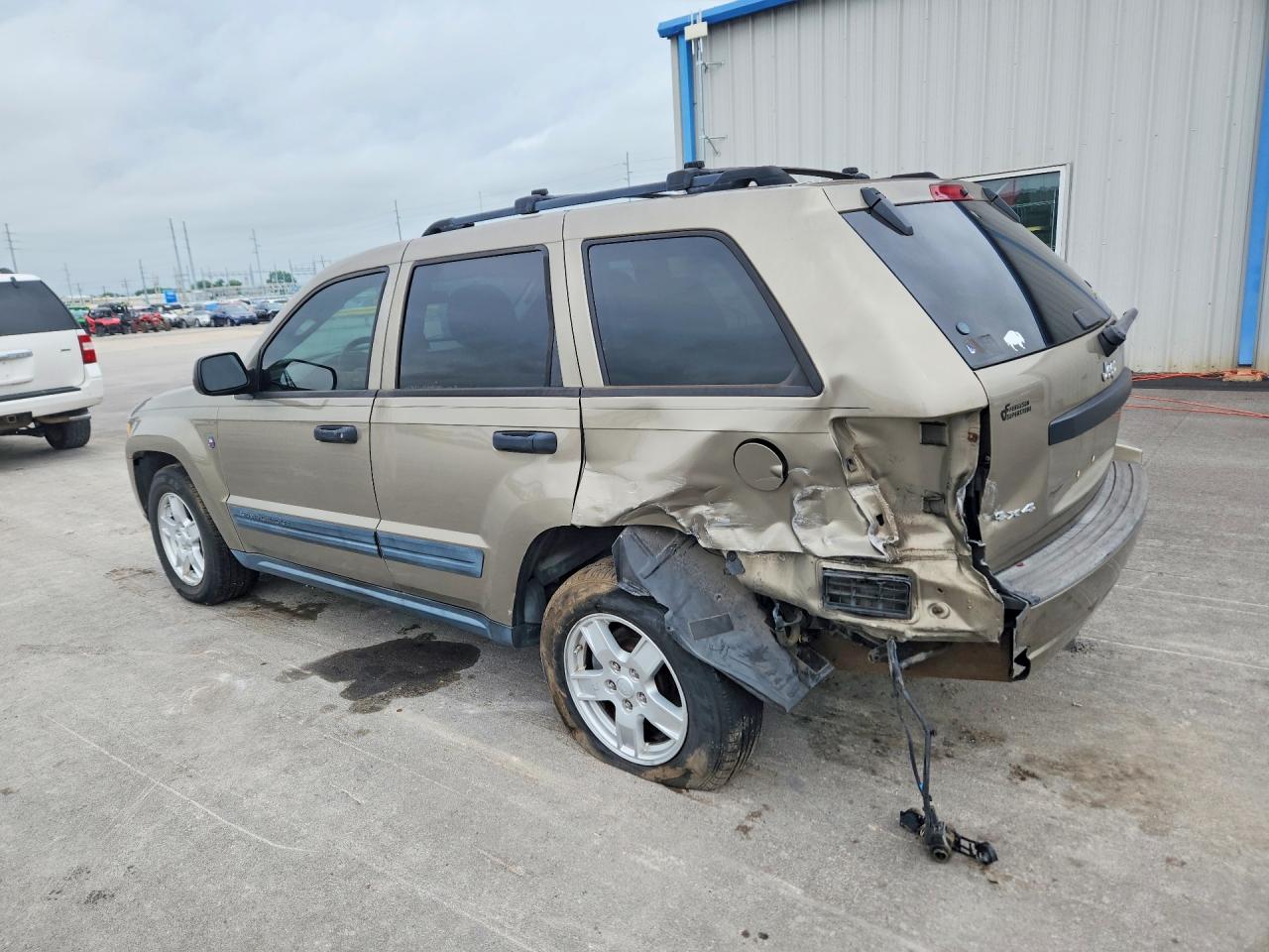 2005 Jeep Grand Cherokee Laredo Tan vin: 1J4GR48K85C640703