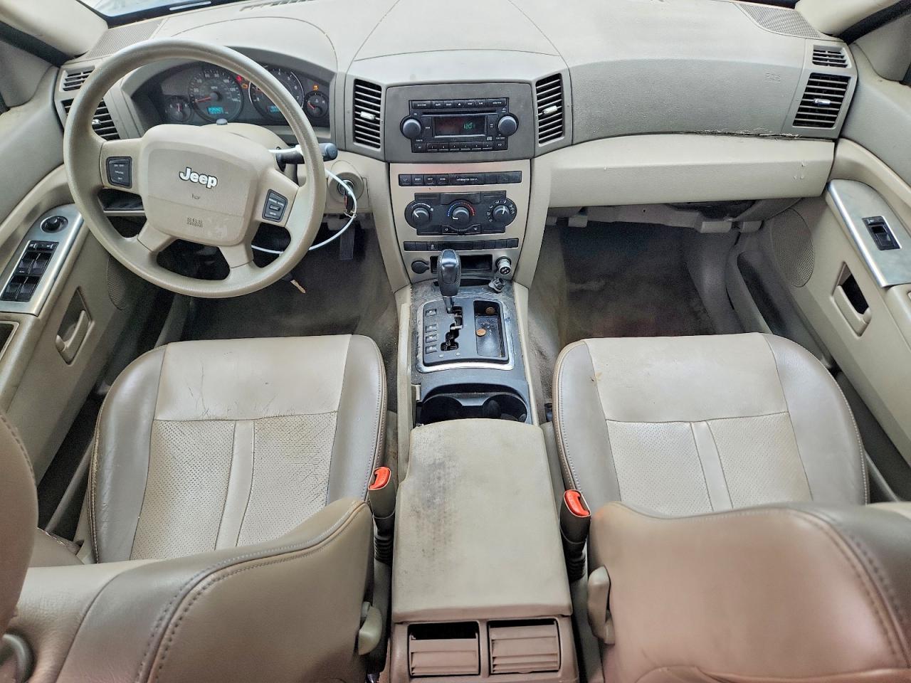 2005 Jeep Grand Cherokee Laredo Tan vin: 1J4GR48K85C640703