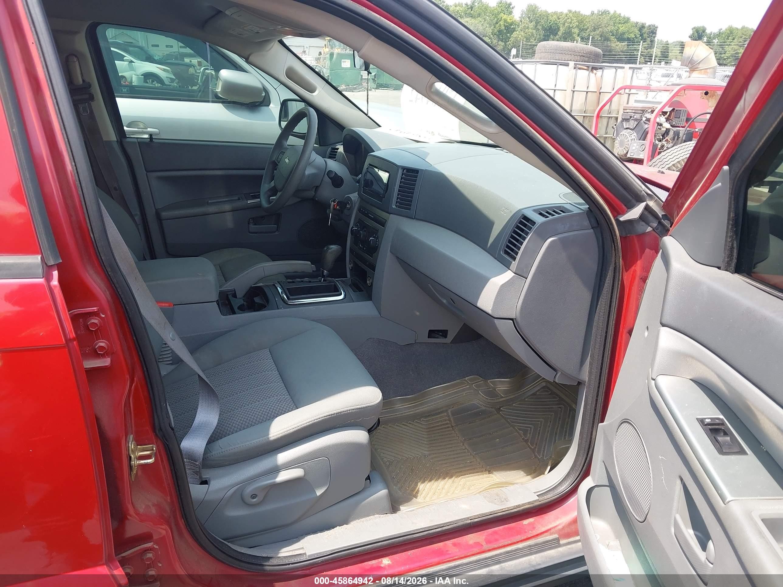 2005 Jeep Grand Cherokee Laredo Красный vin: 1J4GR48K85C701032
