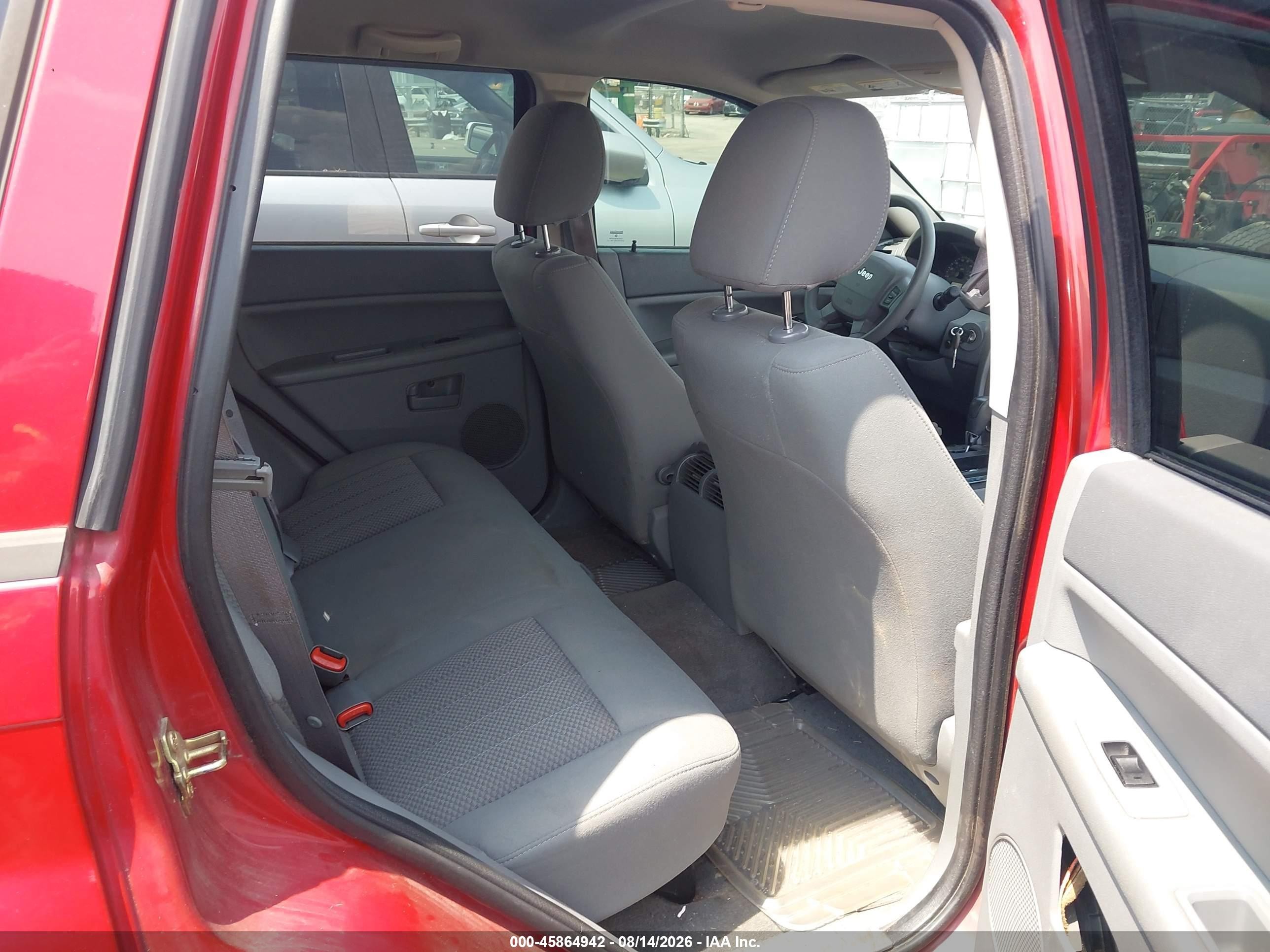 2005 Jeep Grand Cherokee Laredo Красный vin: 1J4GR48K85C701032