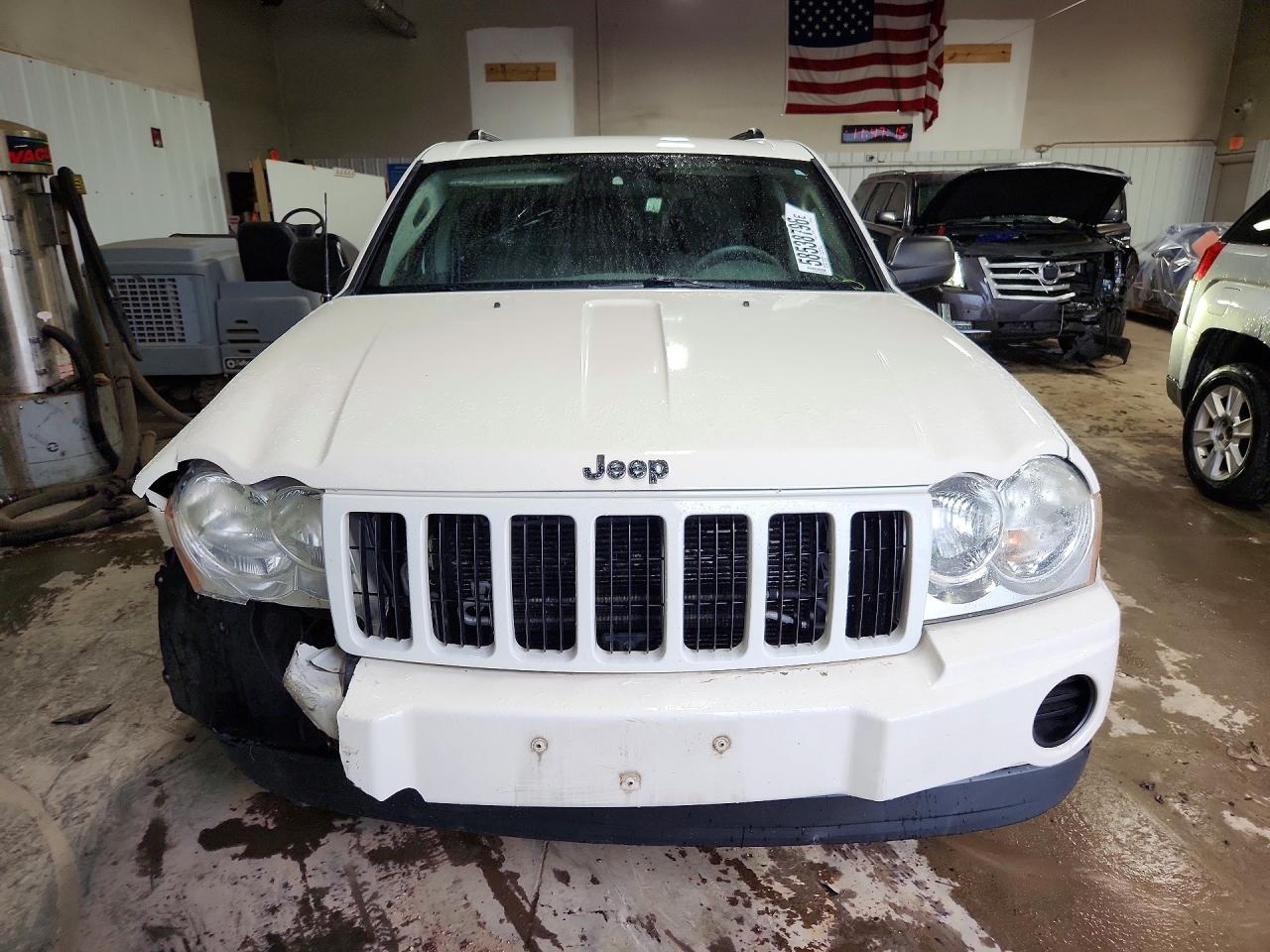 2005 Jeep Grand Cherokee Laredo White vin: 1J4GR48K95C553859