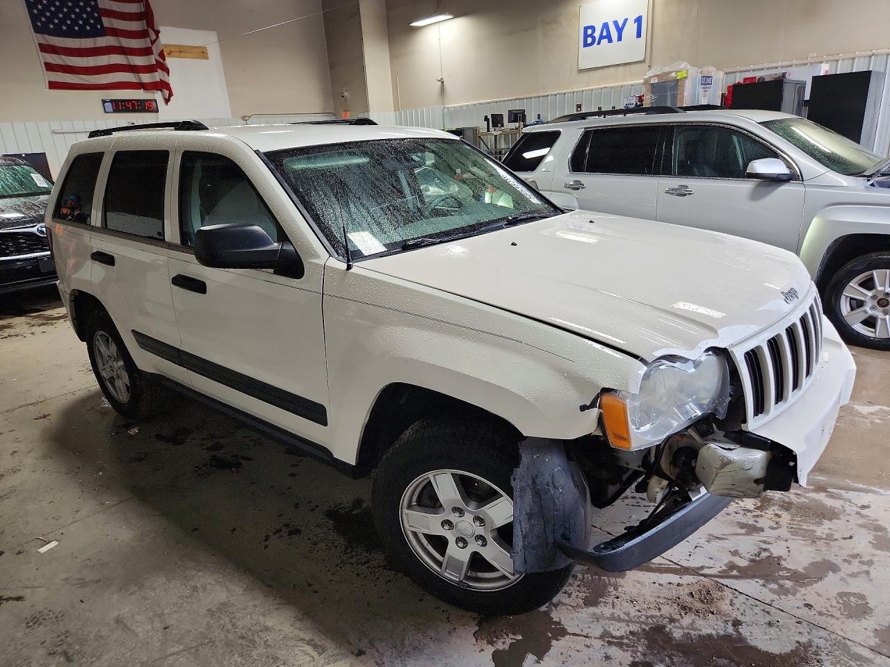 2005 Jeep Grand Cherokee Laredo White vin: 1J4GR48K95C553859