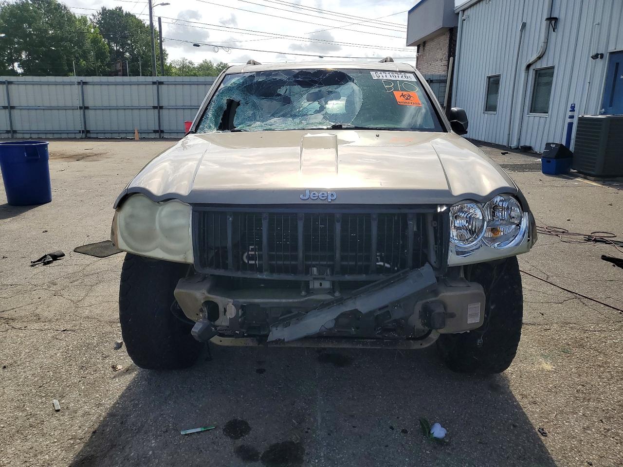 2005 Jeep Grand Cherokee Laredo Золотой vin: 1J4GR48K95C598929