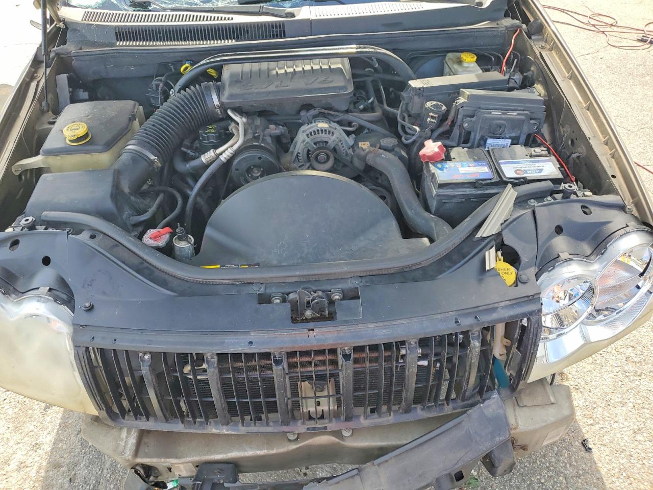 2005 Jeep Grand Cherokee Laredo Золотой vin: 1J4GR48K95C598929