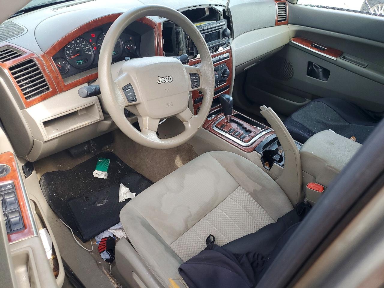2005 Jeep Grand Cherokee Laredo Золотой vin: 1J4GR48K95C598929