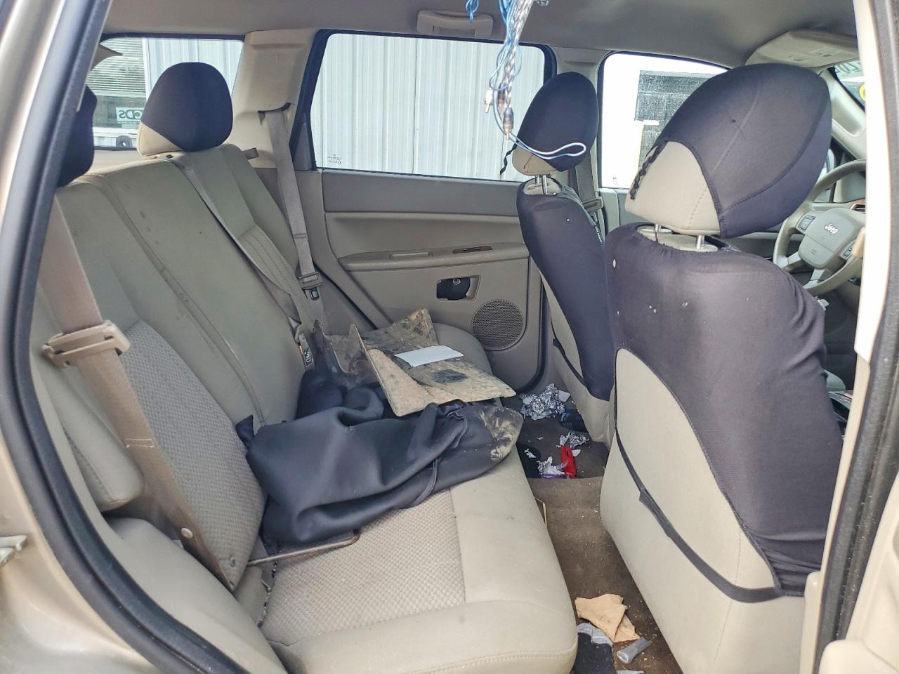 2005 Jeep Grand Cherokee Laredo Золотой vin: 1J4GR48K95C598929