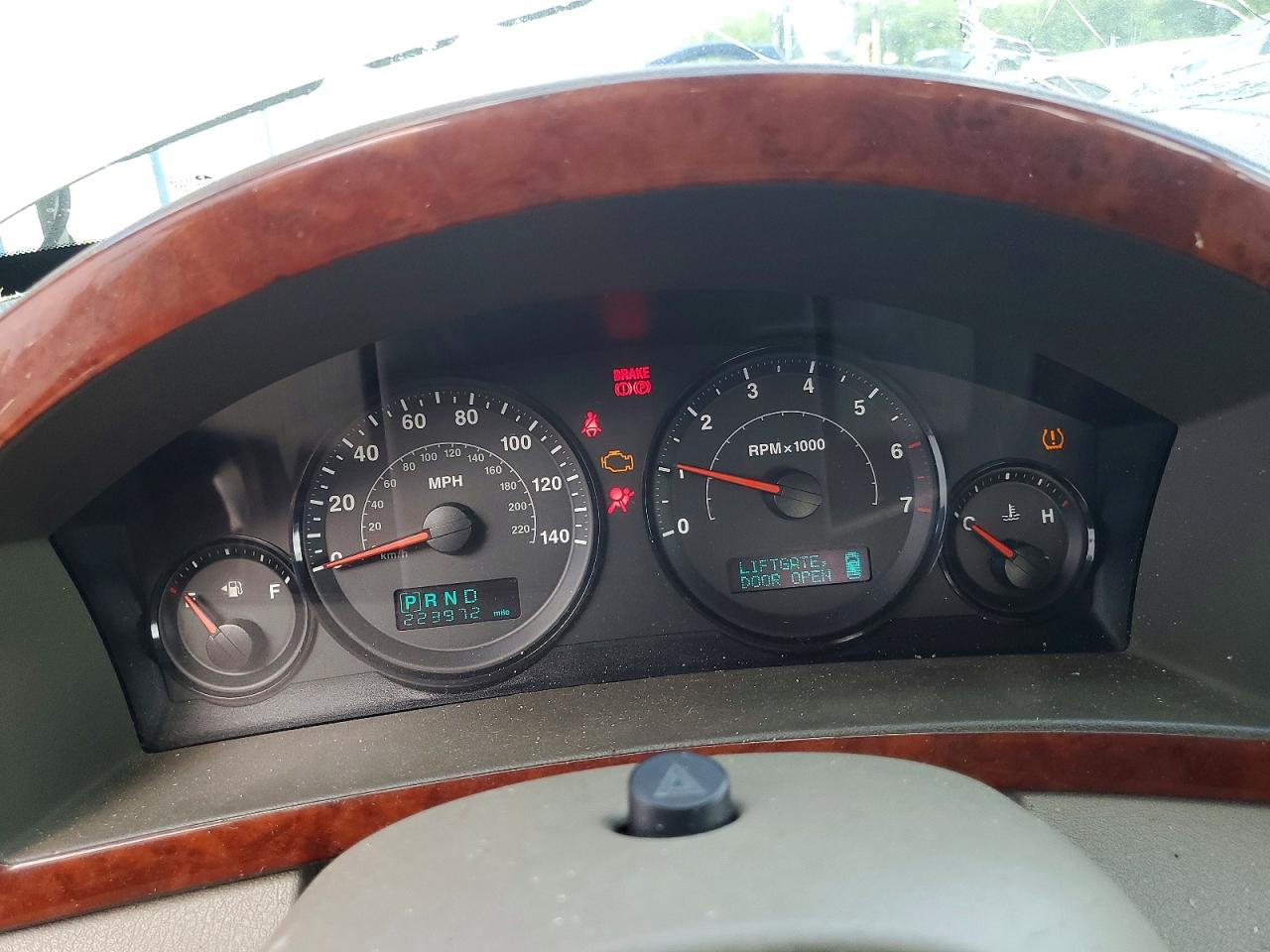 2005 Jeep Grand Cherokee Laredo Золотой vin: 1J4GR48K95C598929