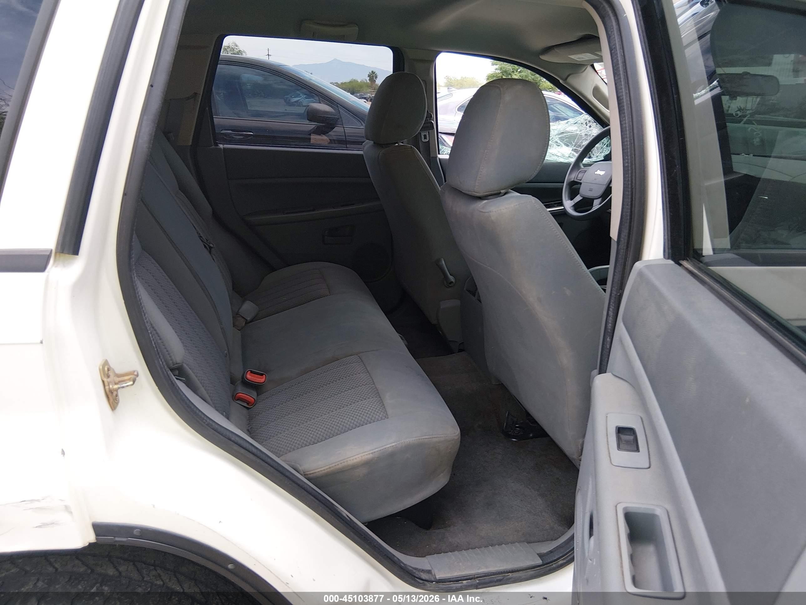 2005 Jeep Grand Cherokee Laredo White vin: 1J4GR48K95C607418