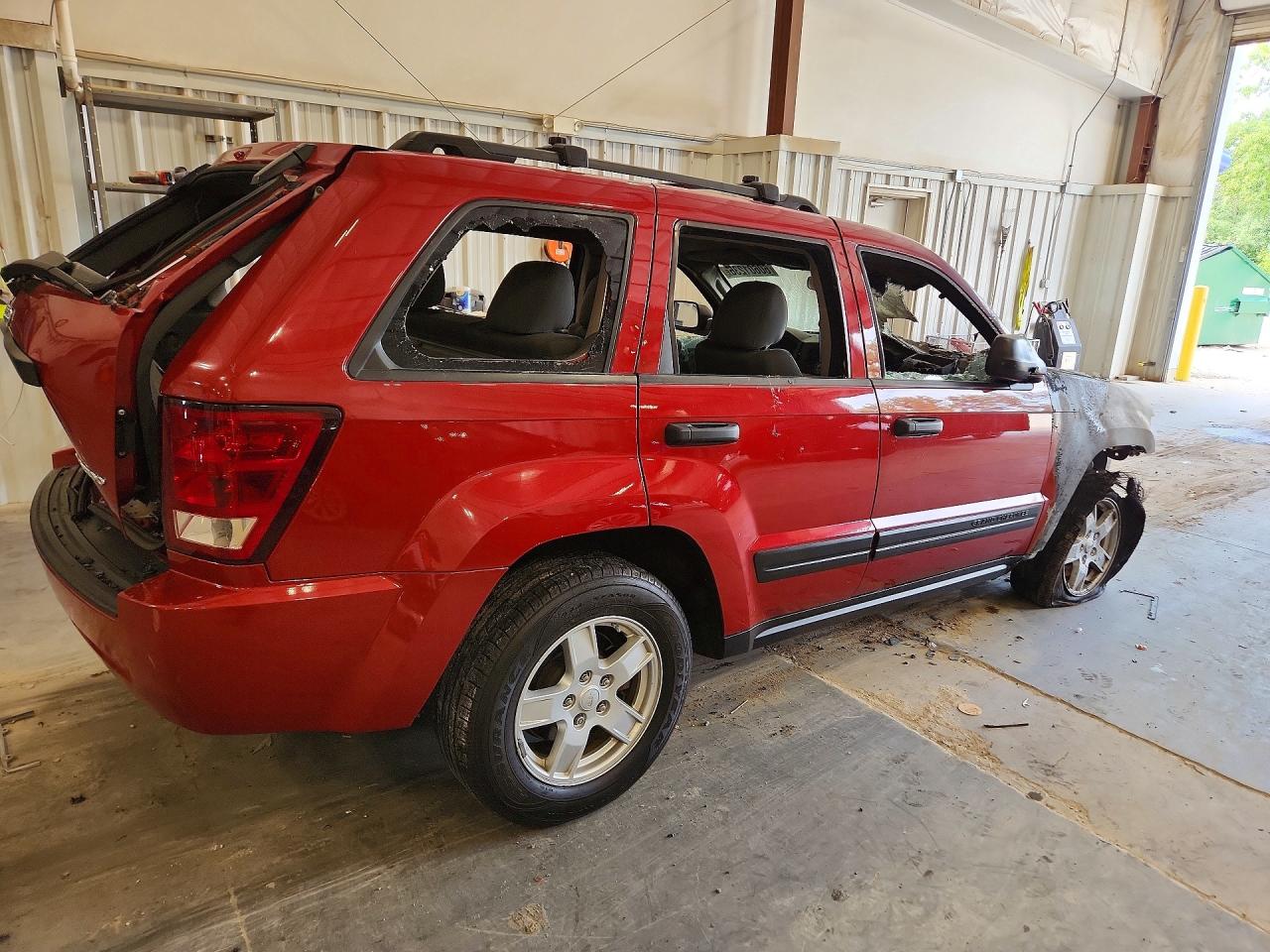 2005 Jeep Grand Cherokee Laredo Maroon vin: 1J4GR48K95C668252