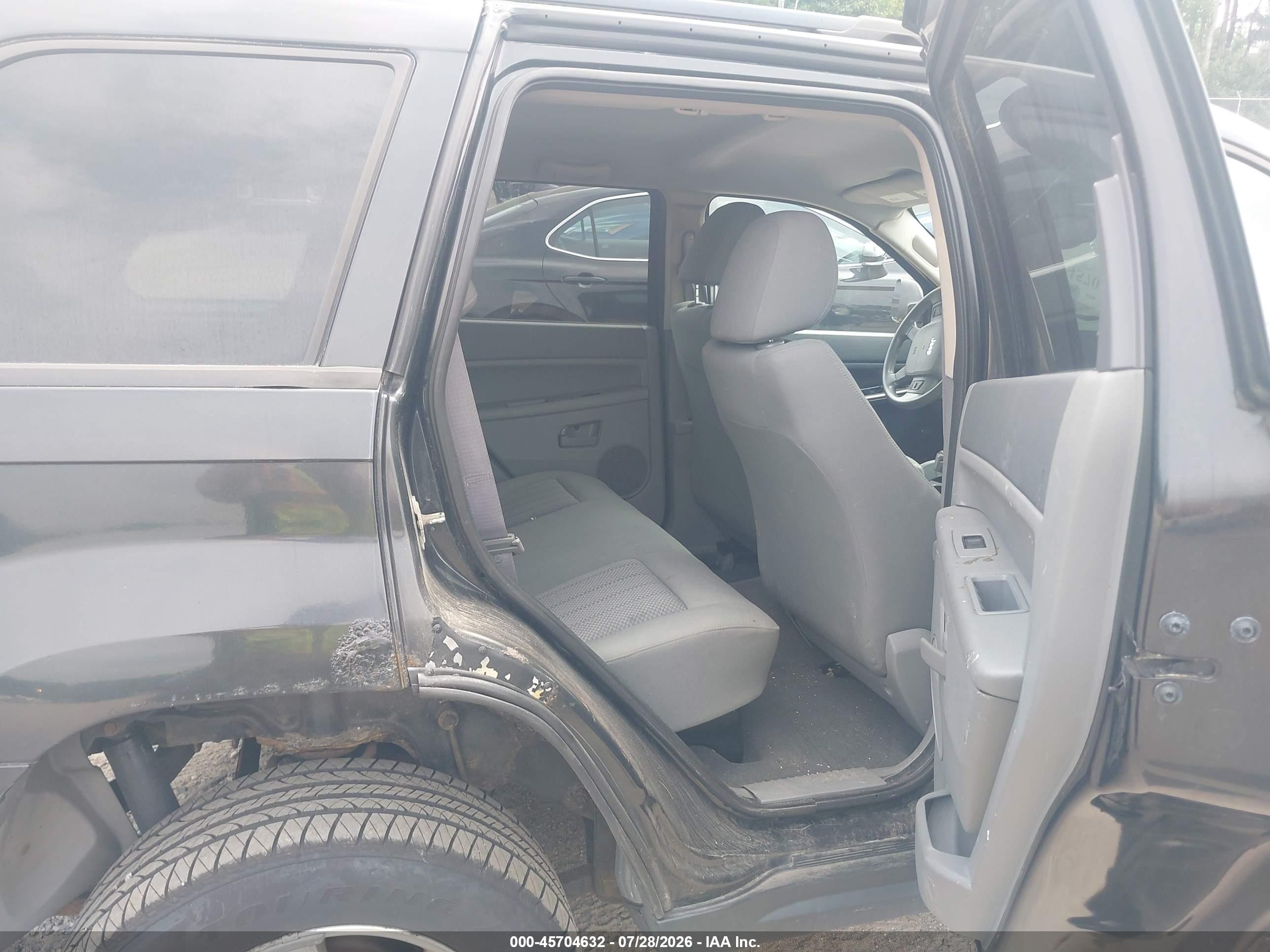 2005 Jeep Grand Cherokee Laredo Gray vin: 1J4GR48KX5C501673