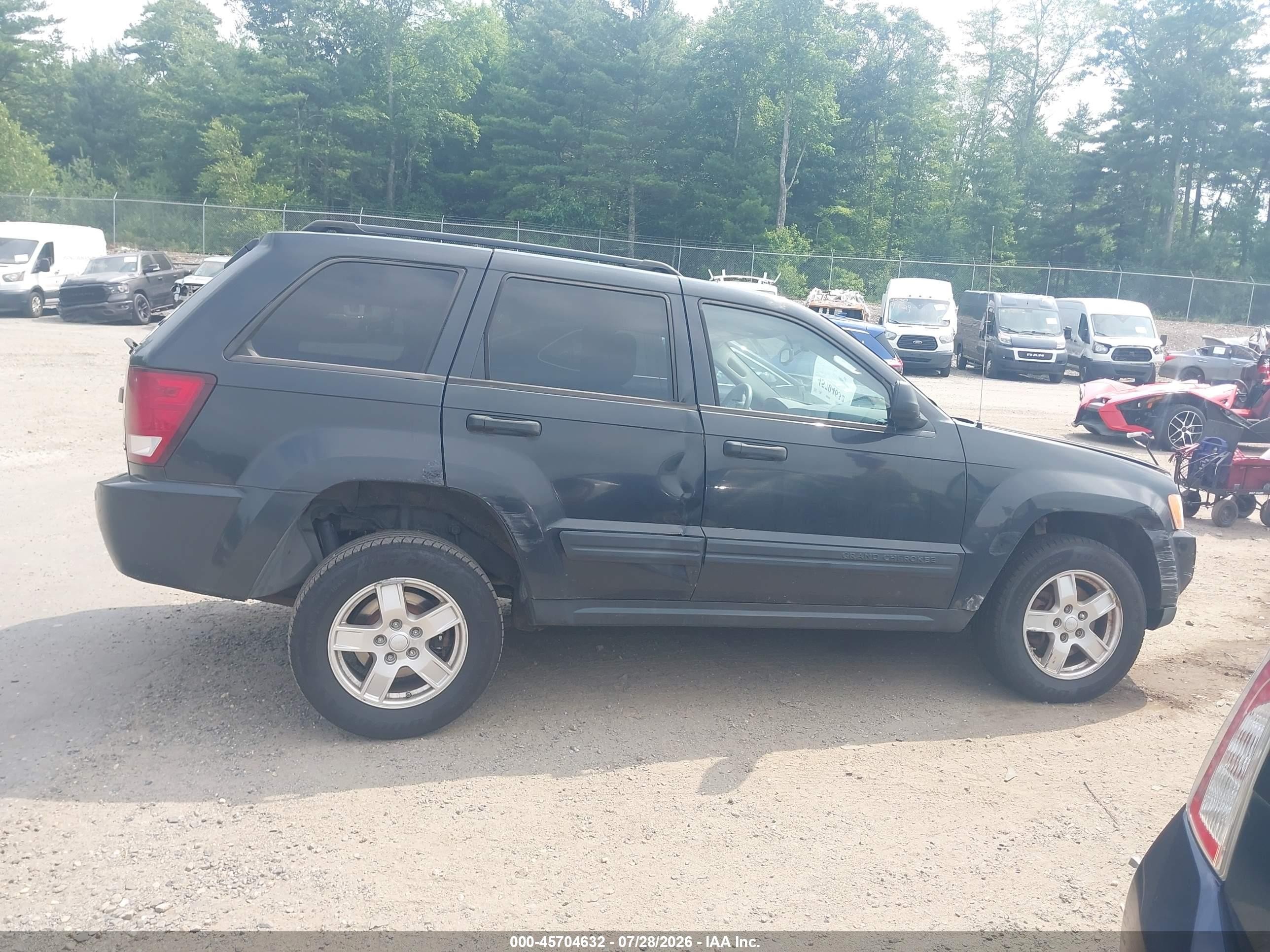 2005 Jeep Grand Cherokee Laredo Gray vin: 1J4GR48KX5C501673