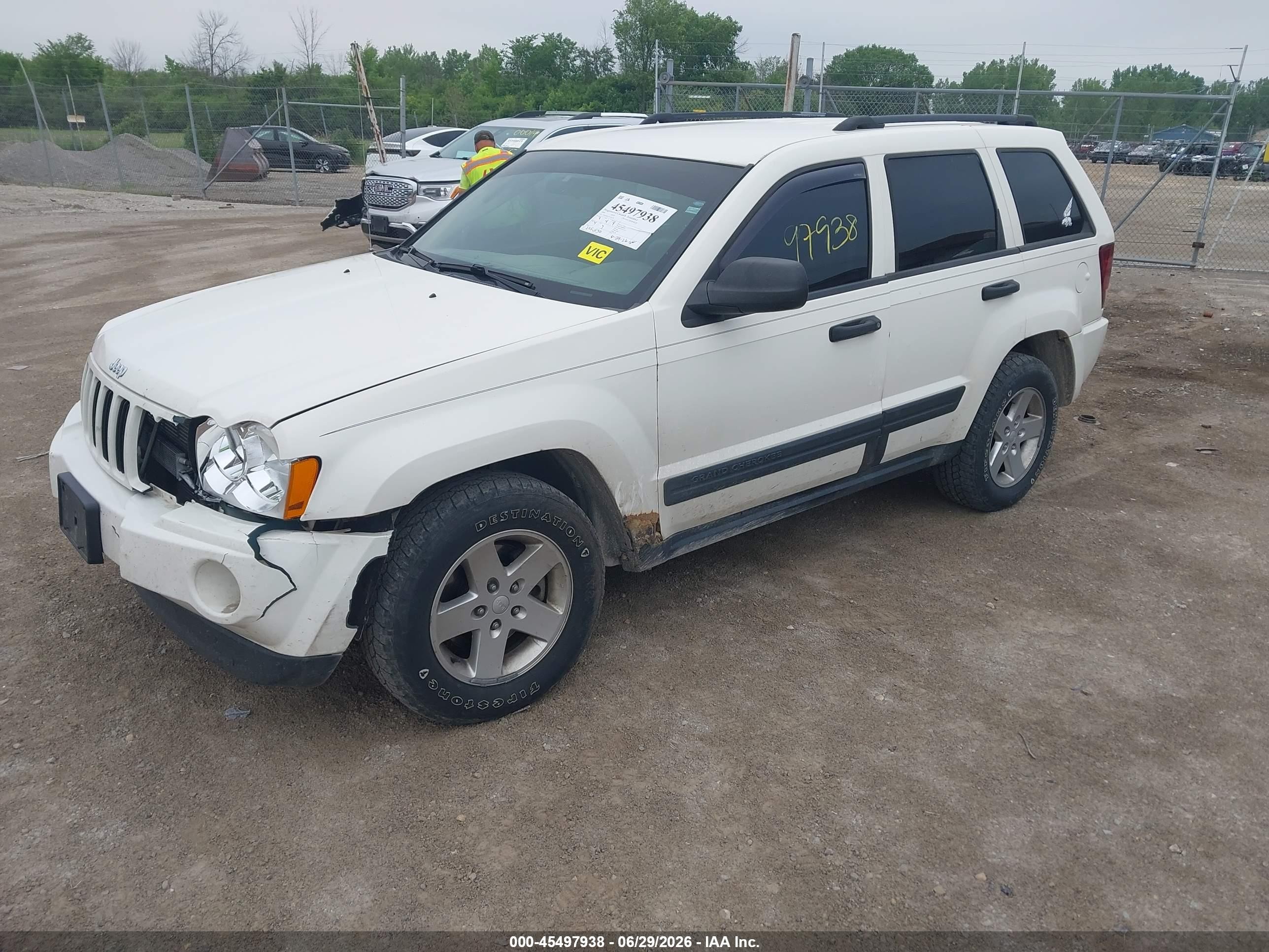 2005 Jeep Grand Cherokee Laredo White vin: 1J4GR48KX5C542336
