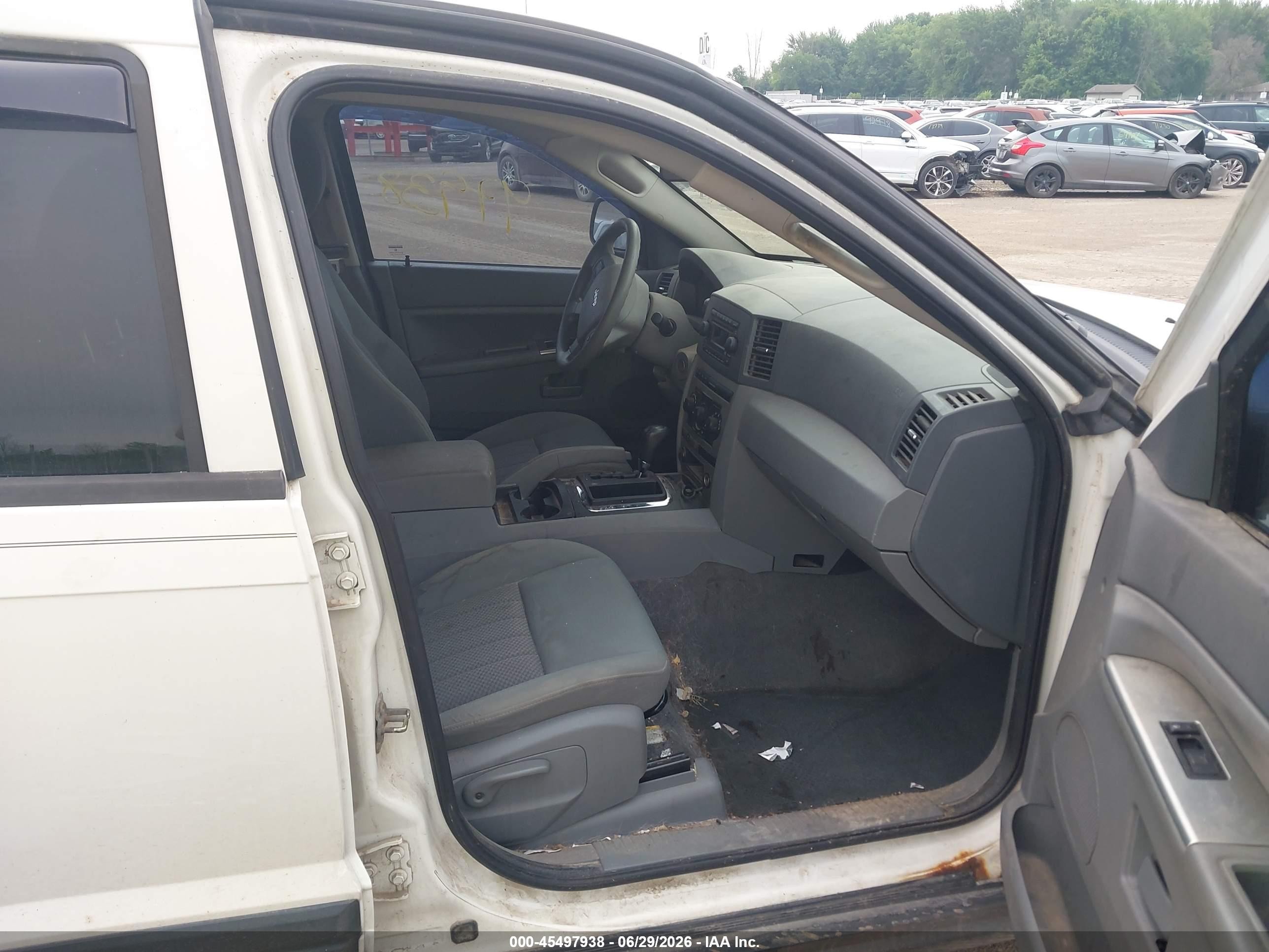 2005 Jeep Grand Cherokee Laredo White vin: 1J4GR48KX5C542336