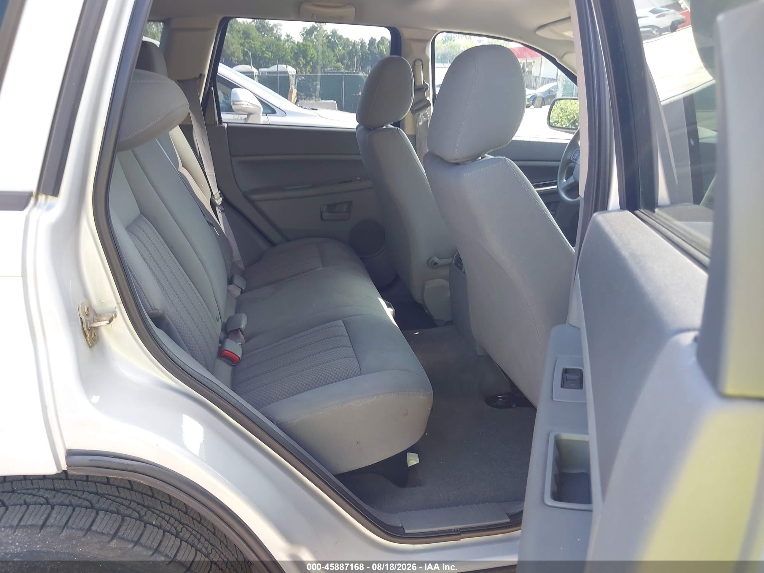 2005 Jeep Grand Cherokee Laredo/columbia/freedom Silver vin: 1J4GR48KX5C551196