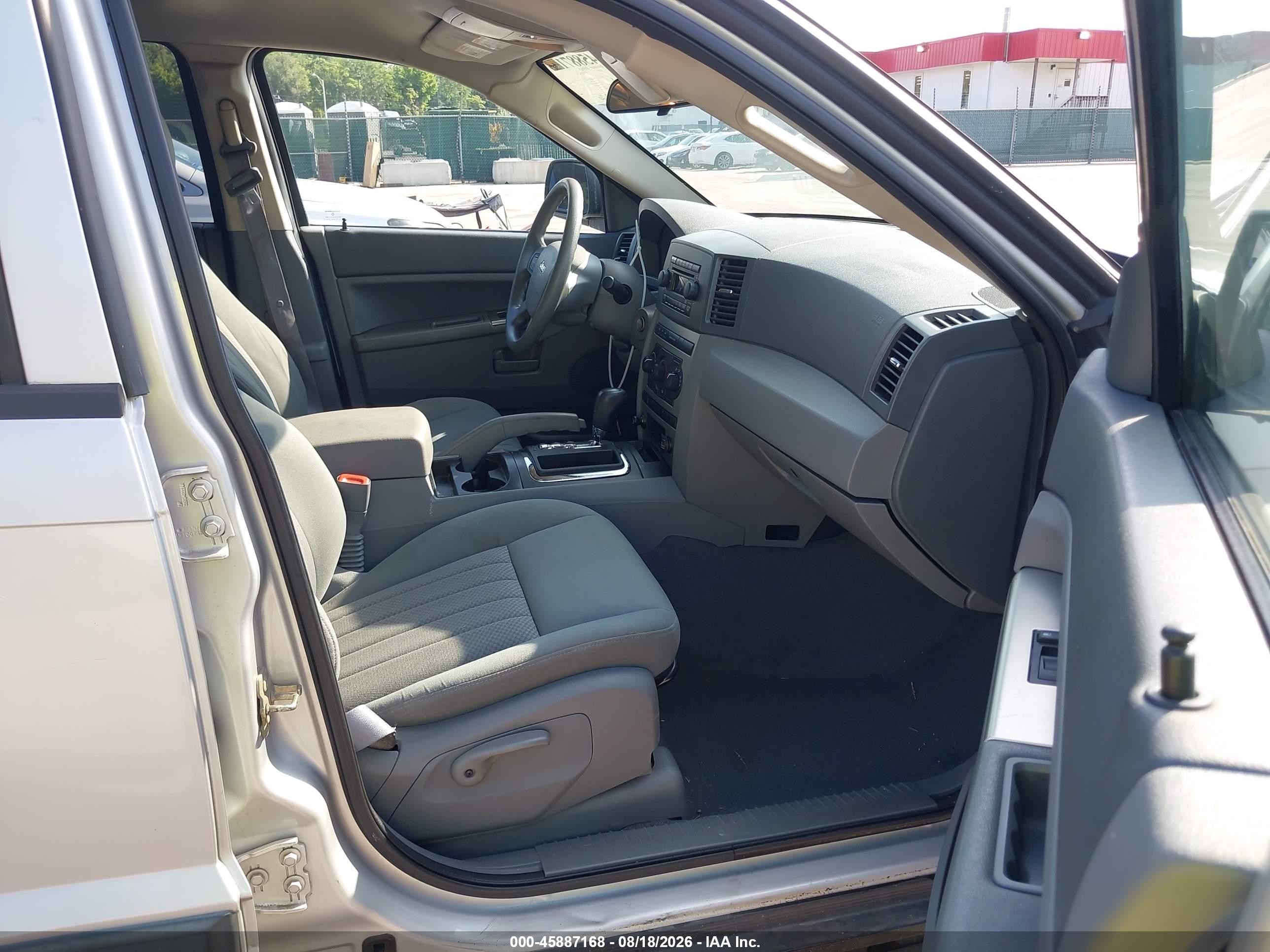 2005 Jeep Grand Cherokee Laredo/columbia/freedom Silver vin: 1J4GR48KX5C551196