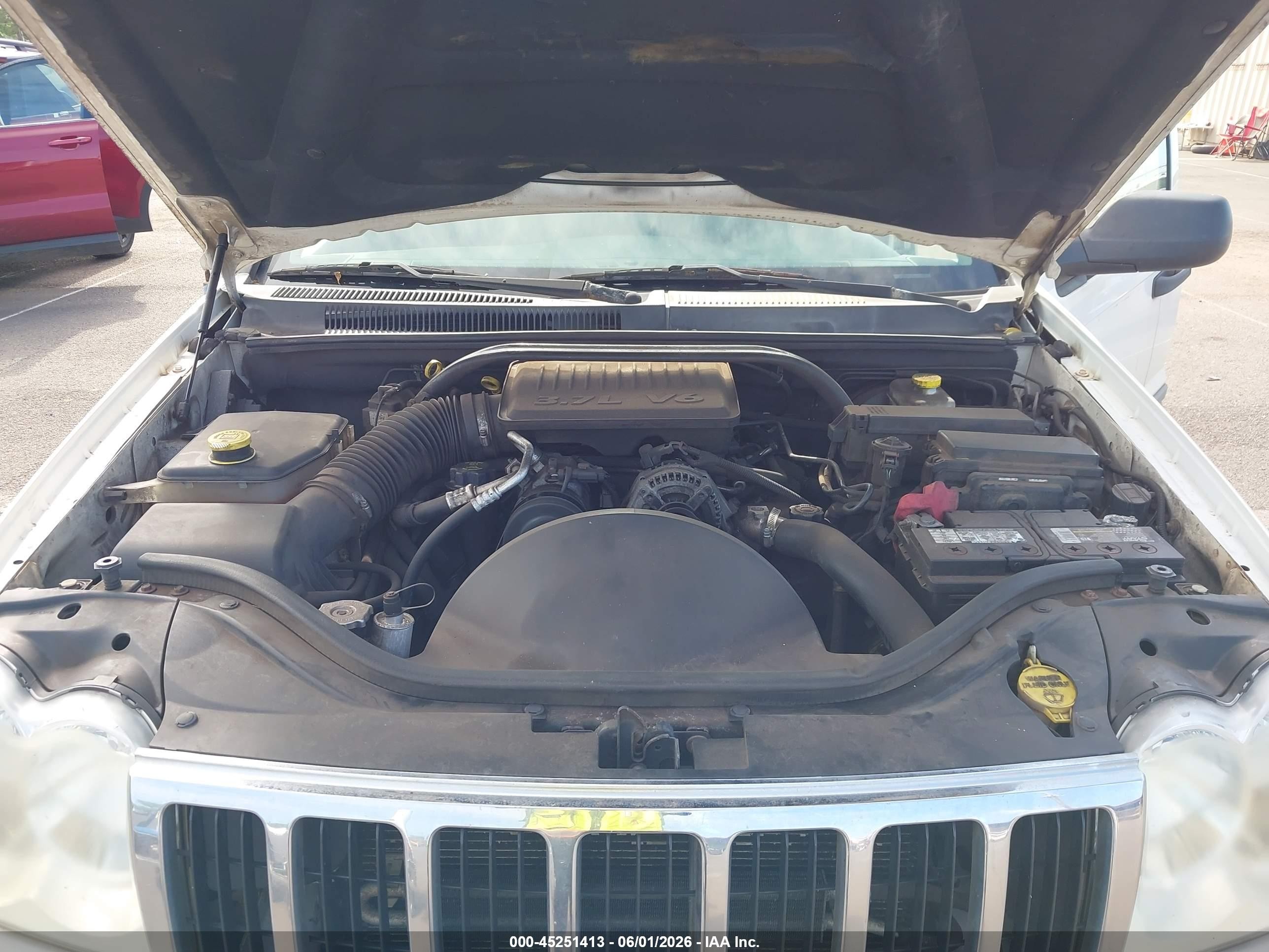 2005 Jeep Grand Cherokee Laredo White vin: 1J4GR48KX5C722352