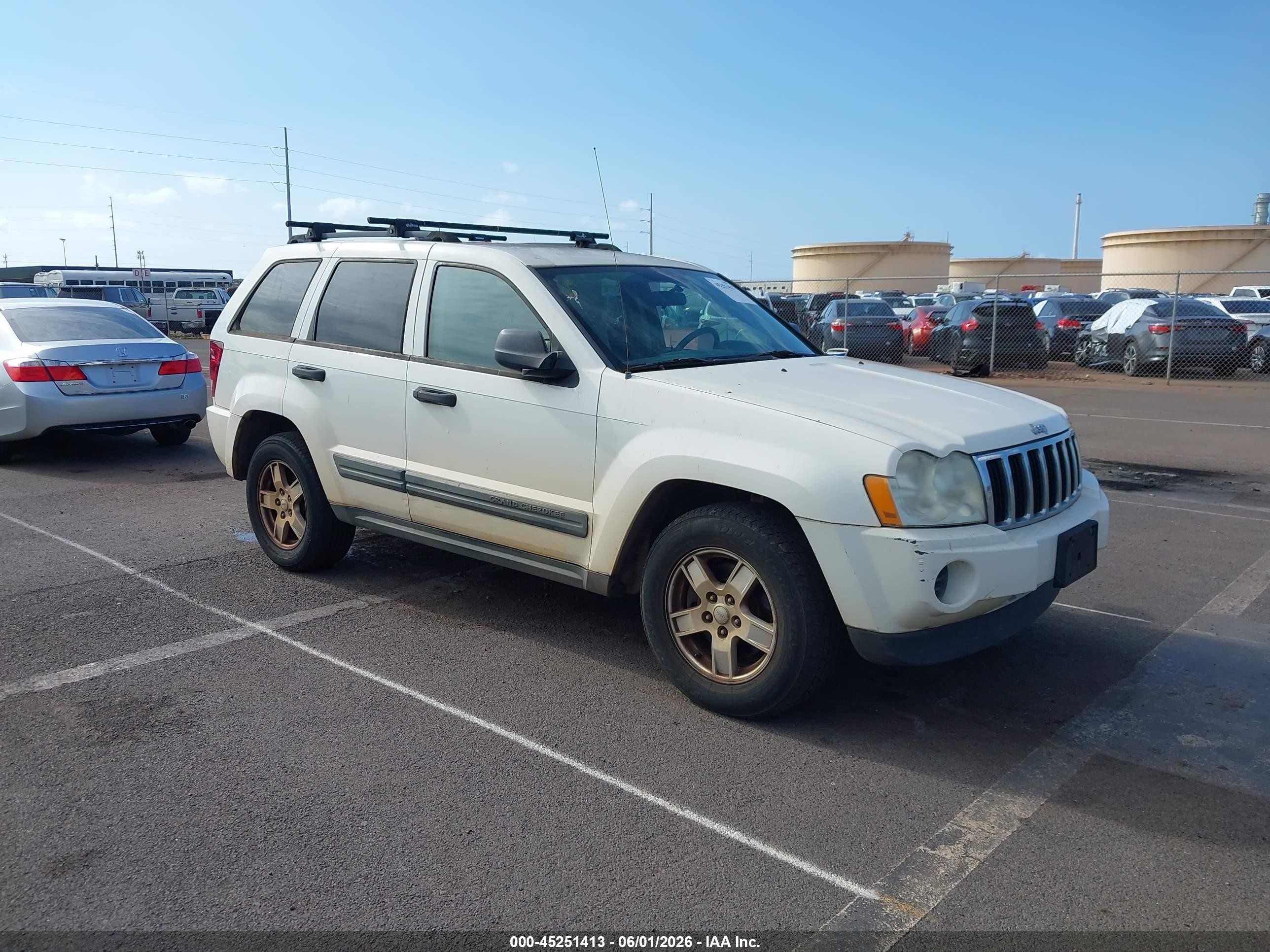2005 Jeep Grand Cherokee Laredo White vin: 1J4GR48KX5C722352