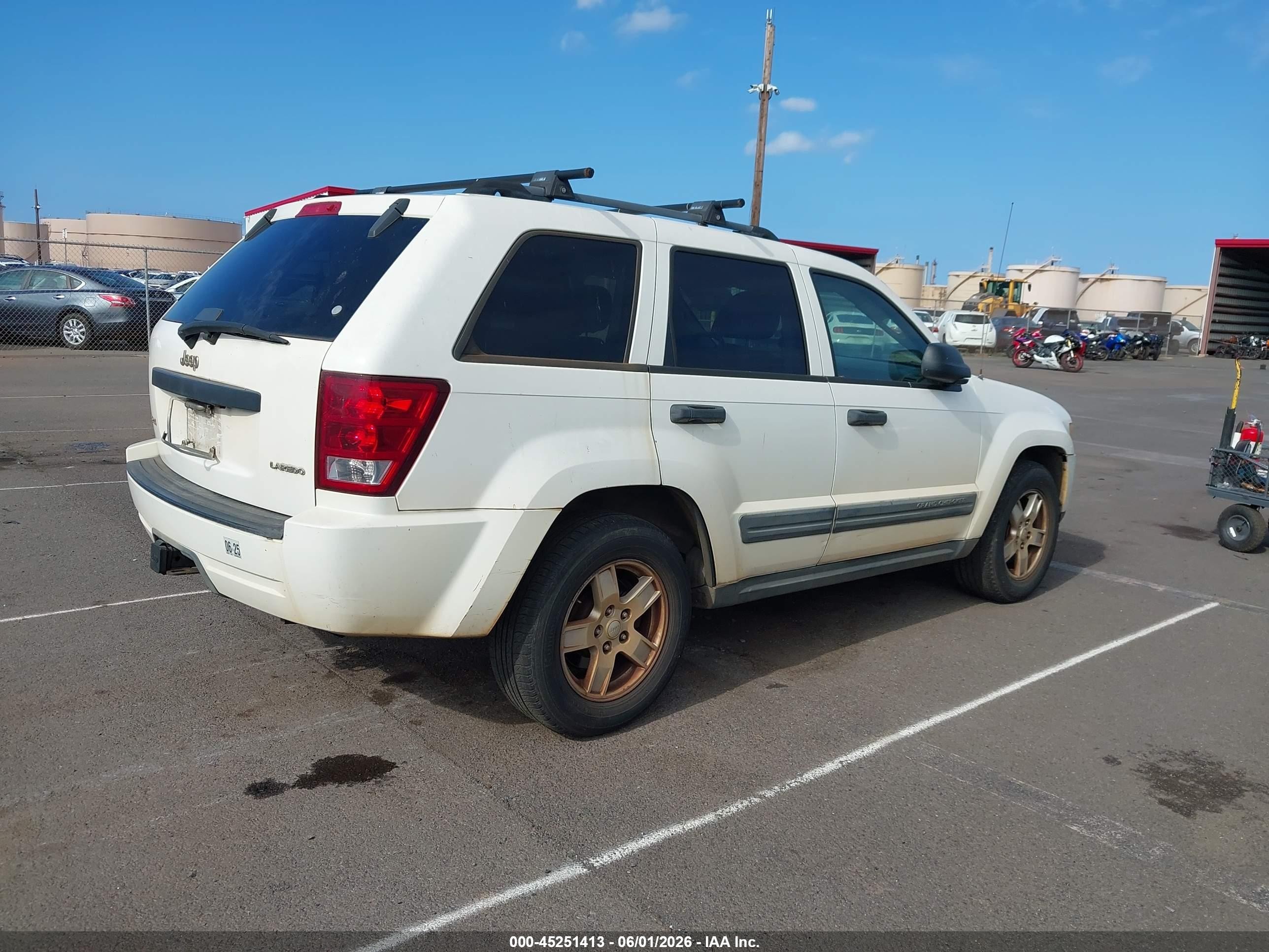 2005 Jeep Grand Cherokee Laredo White vin: 1J4GR48KX5C722352