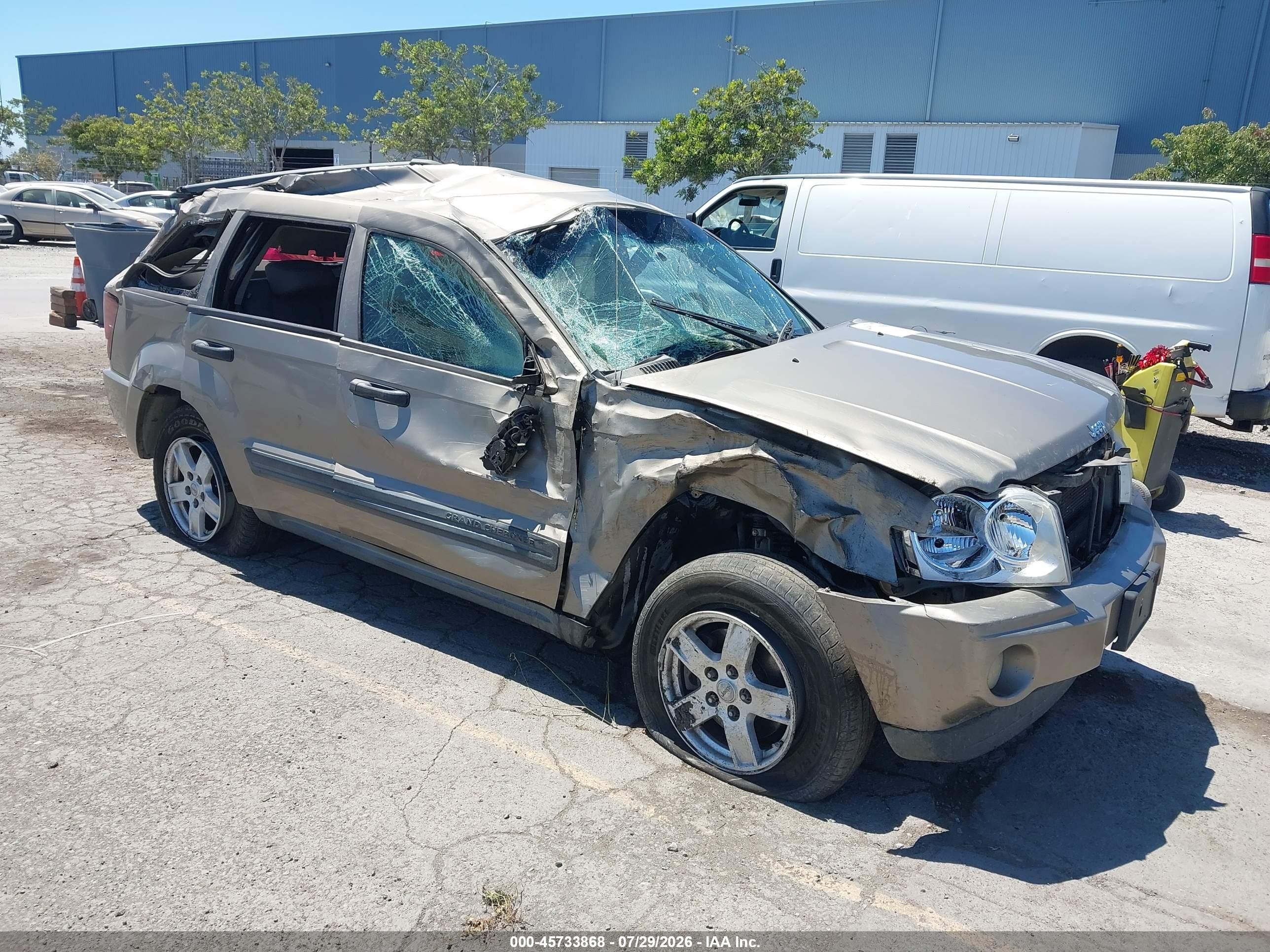 2005 Jeep Grand Cherokee Laredo Gold vin: 1J4GS48K05C526389