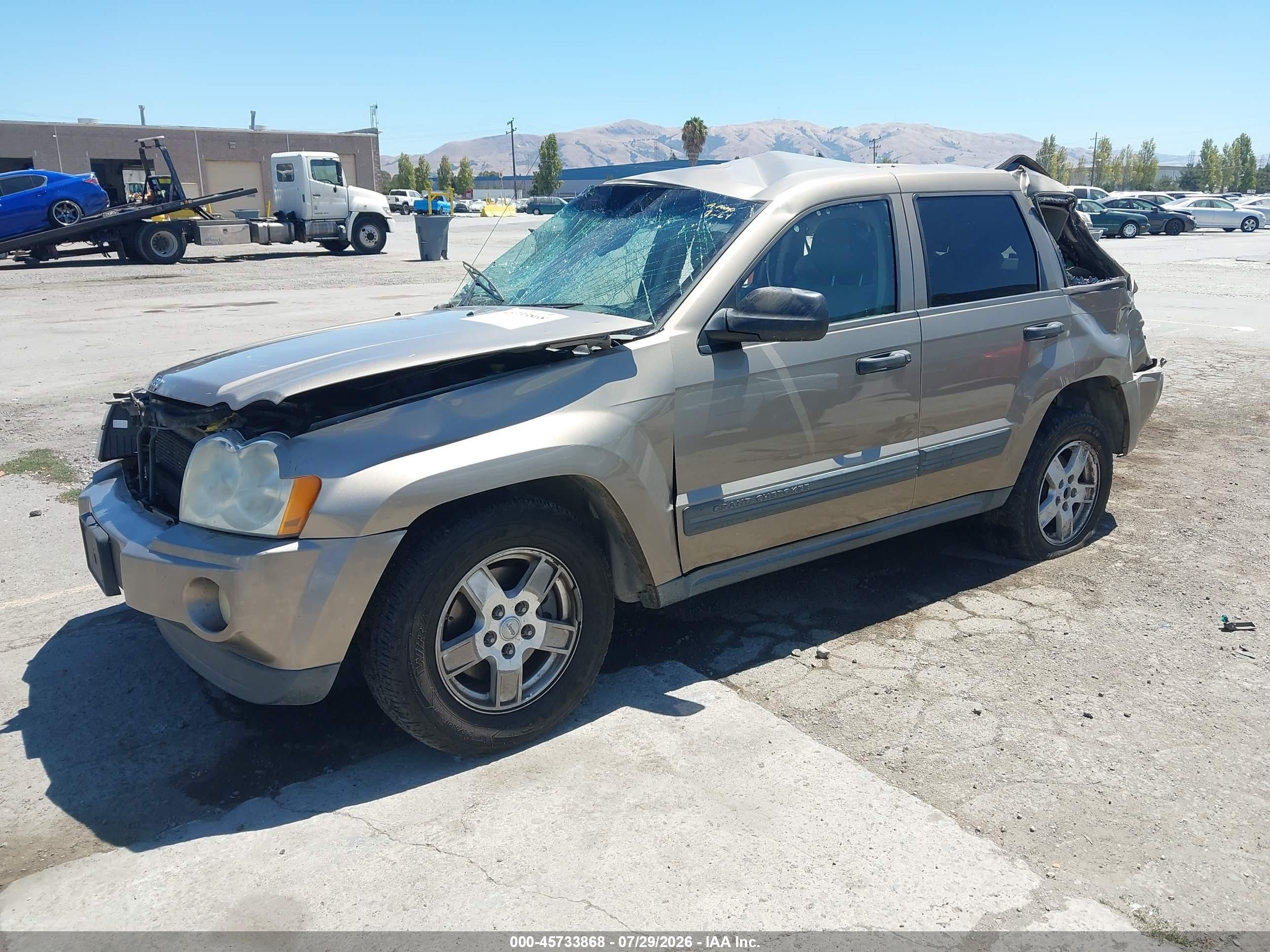 2005 Jeep Grand Cherokee Laredo Gold vin: 1J4GS48K05C526389