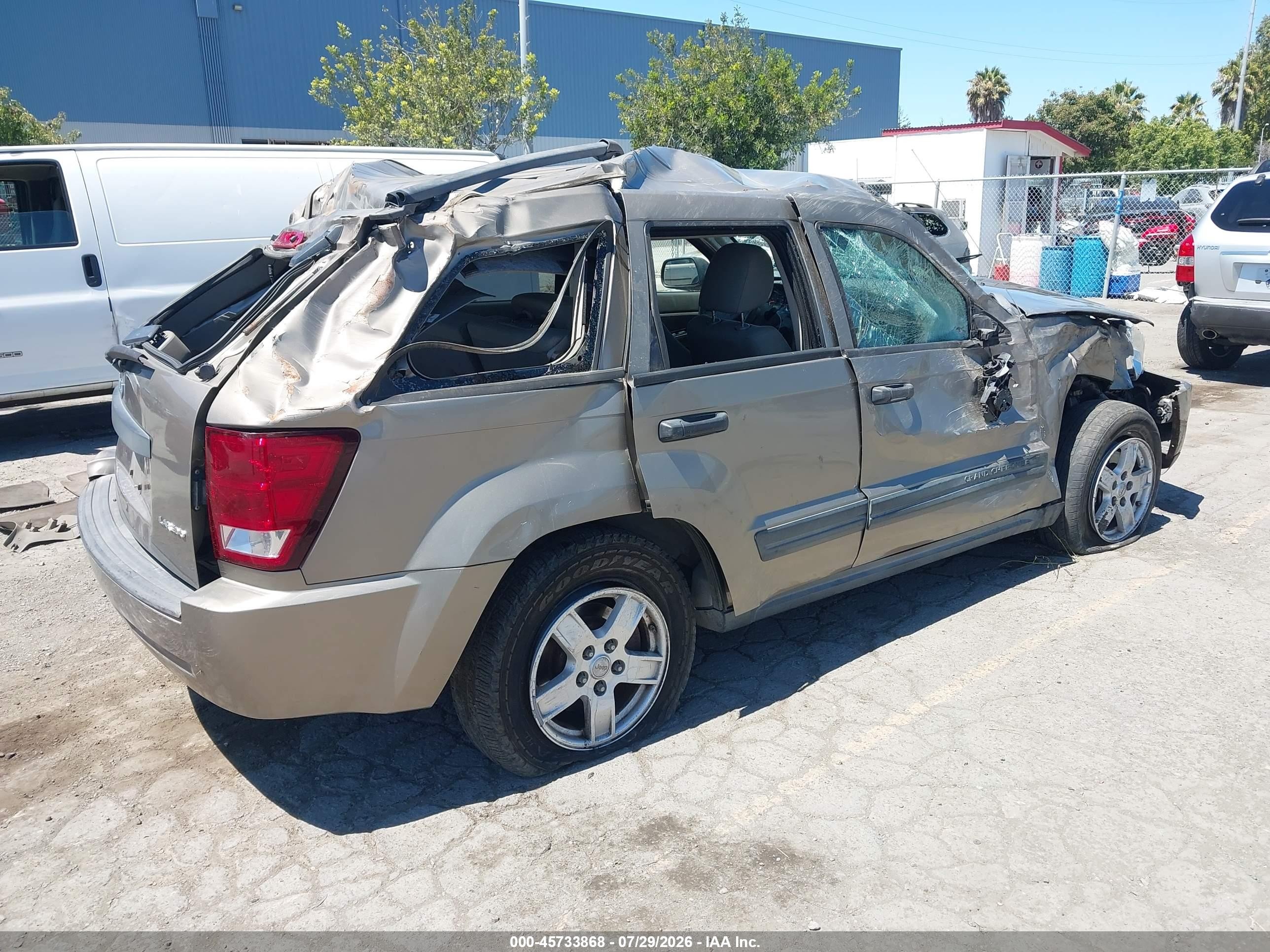 2005 Jeep Grand Cherokee Laredo Gold vin: 1J4GS48K05C526389