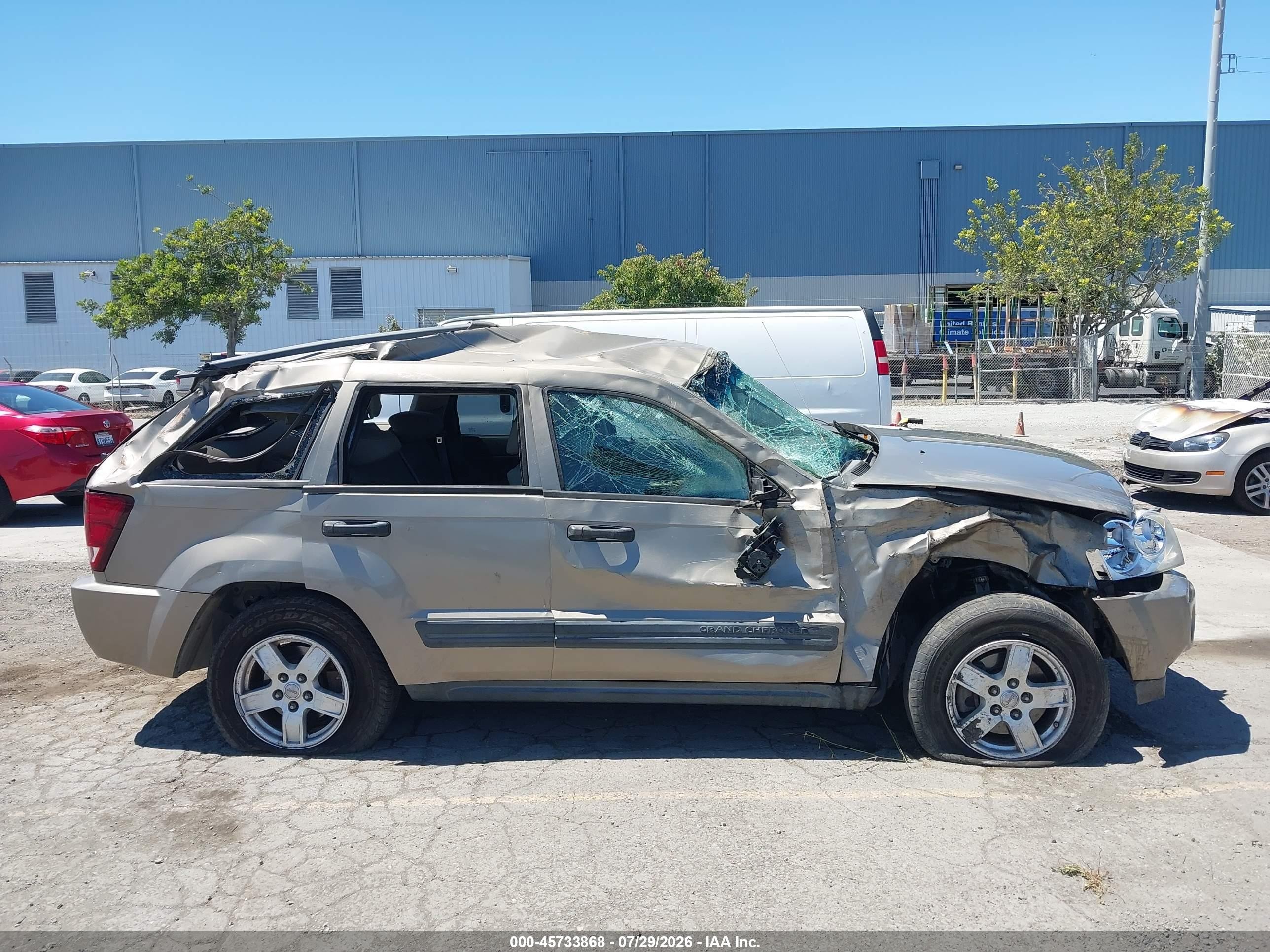 2005 Jeep Grand Cherokee Laredo Gold vin: 1J4GS48K05C526389